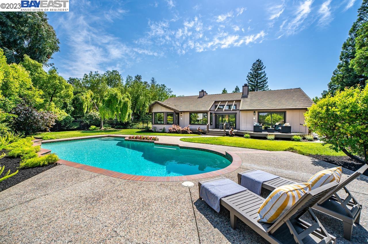 805 Gray Fox Cir