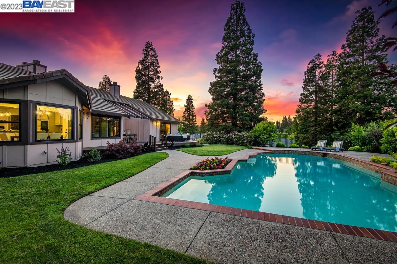 805 Gray Fox Cir