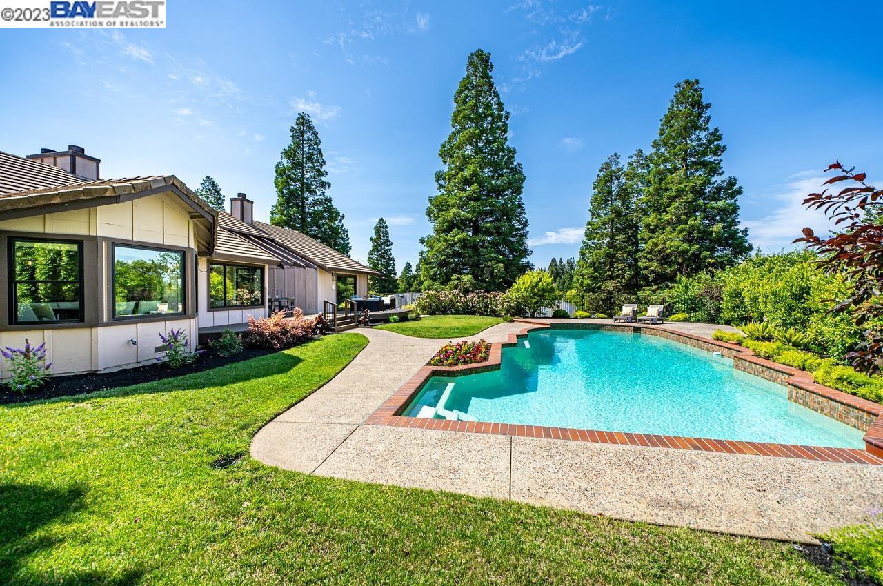 805 Gray Fox Cir