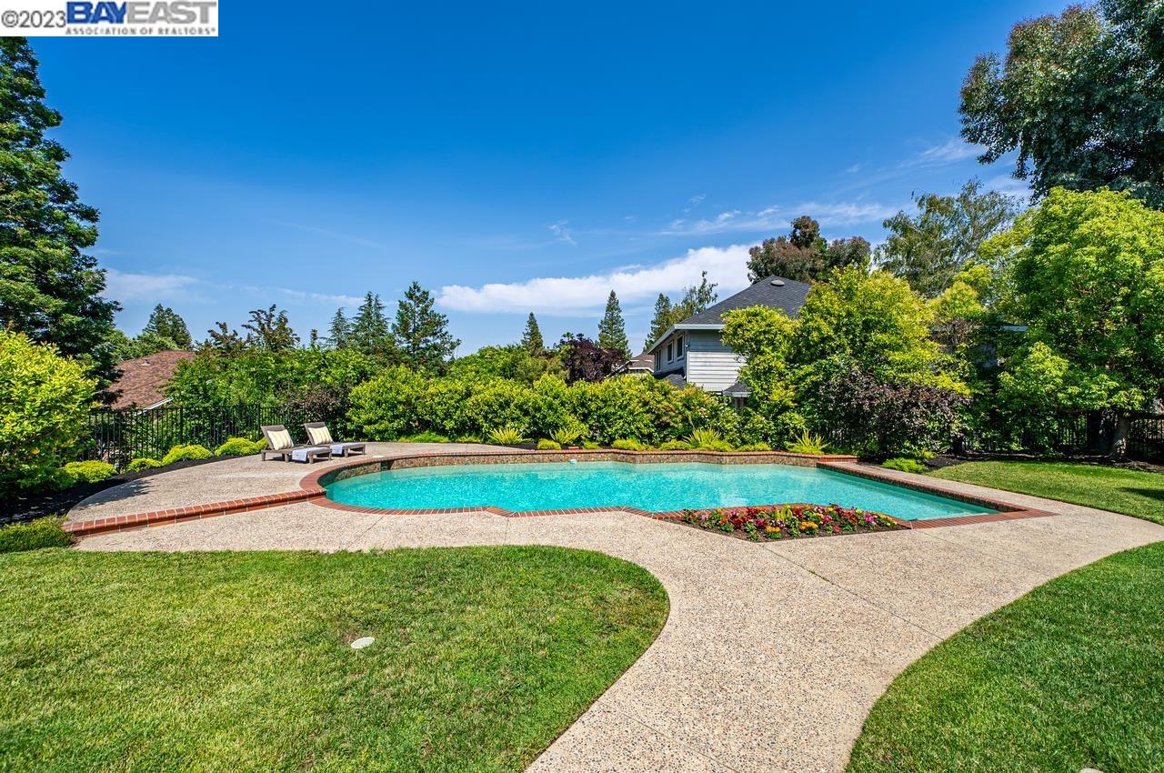 805 Gray Fox Cir