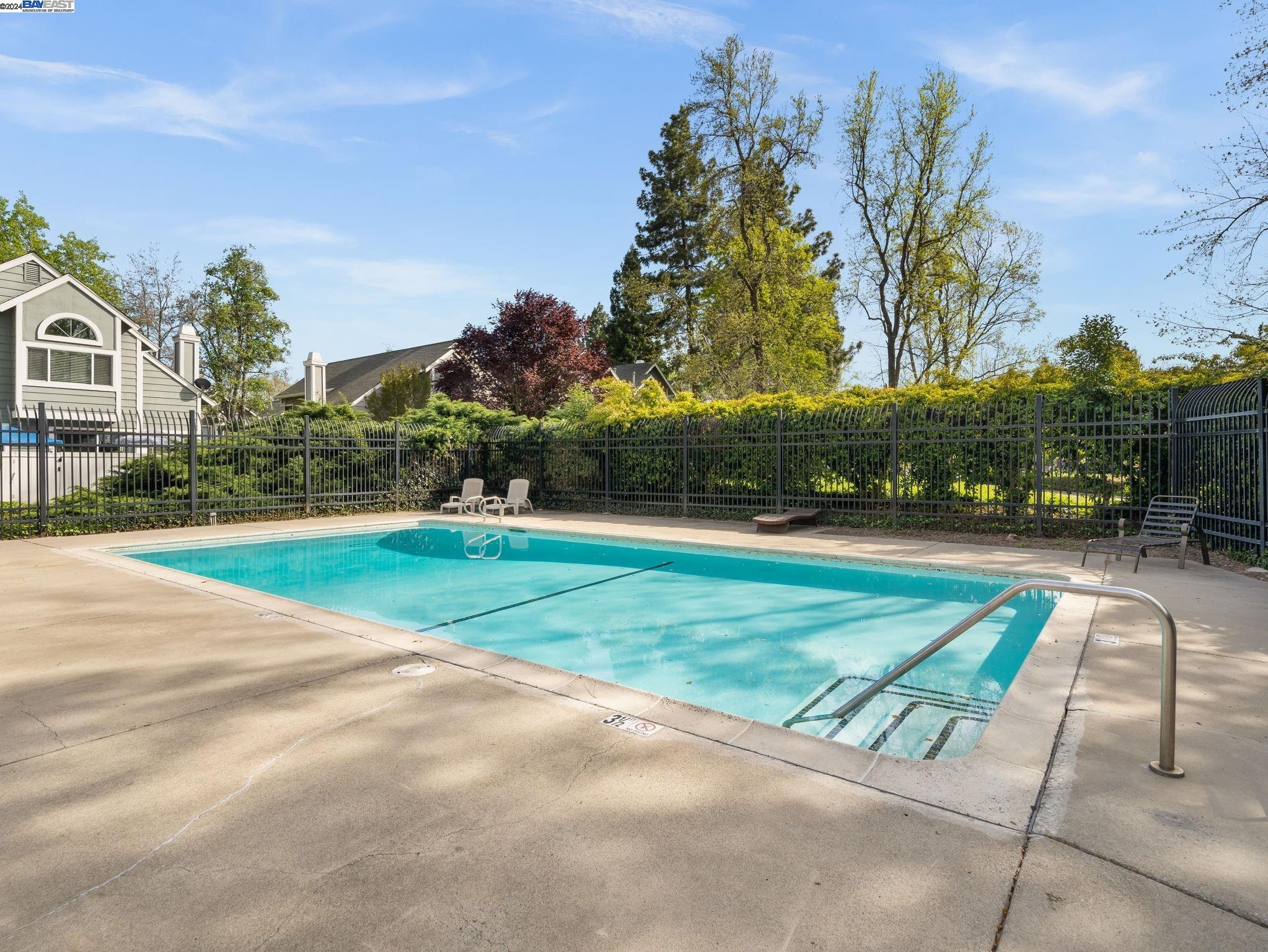 4322 Fairlands Dr