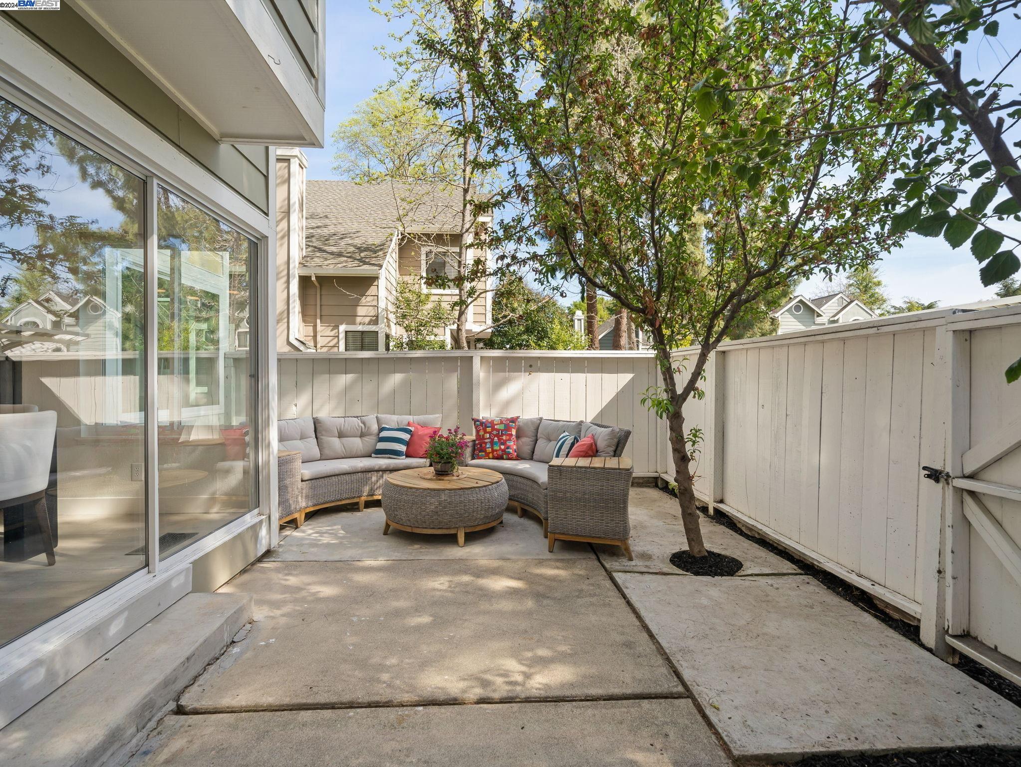 4322 Fairlands Dr
