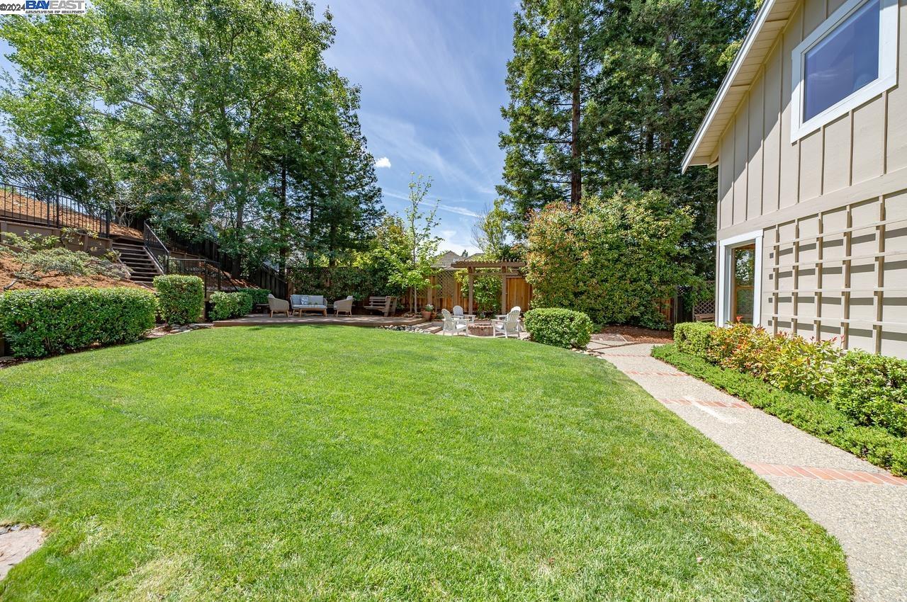 886 Montevino Dr