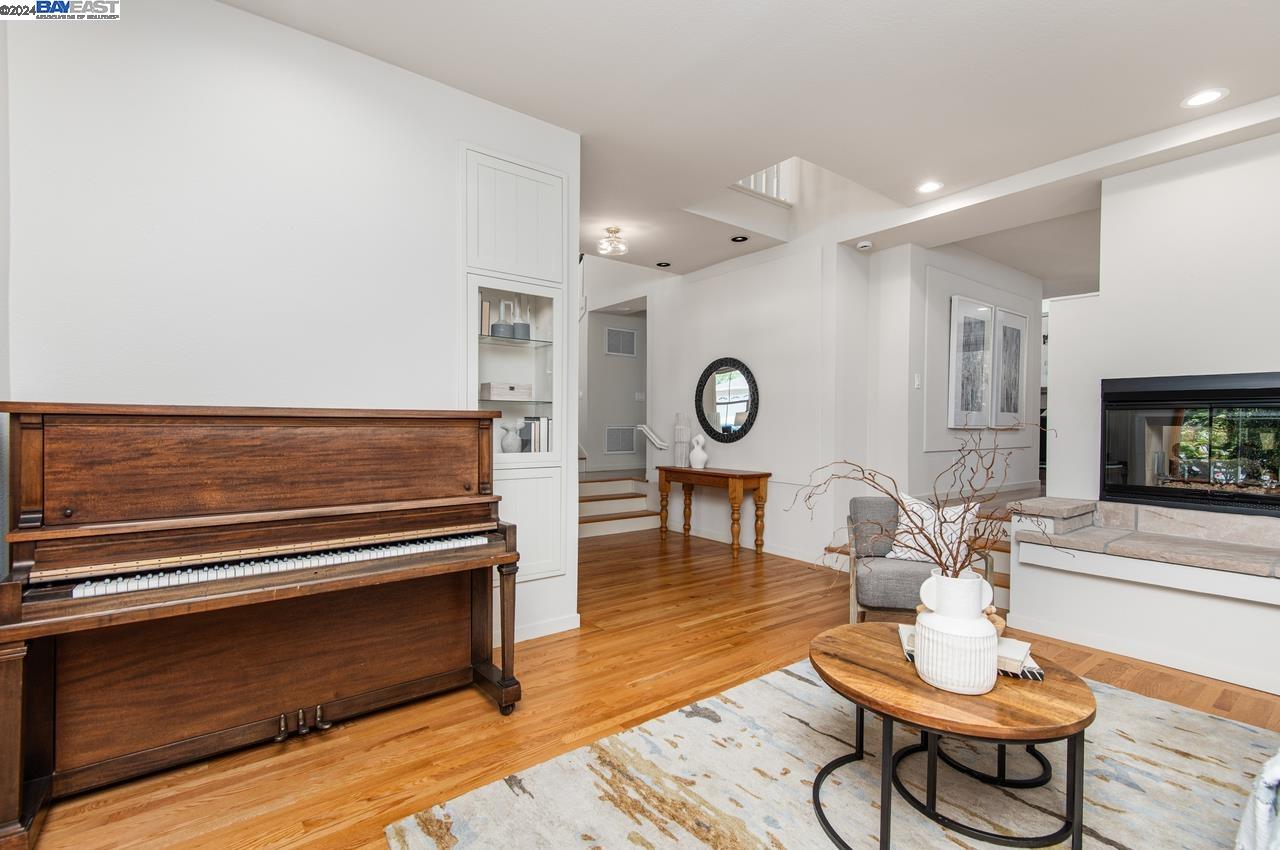 886 Montevino Dr