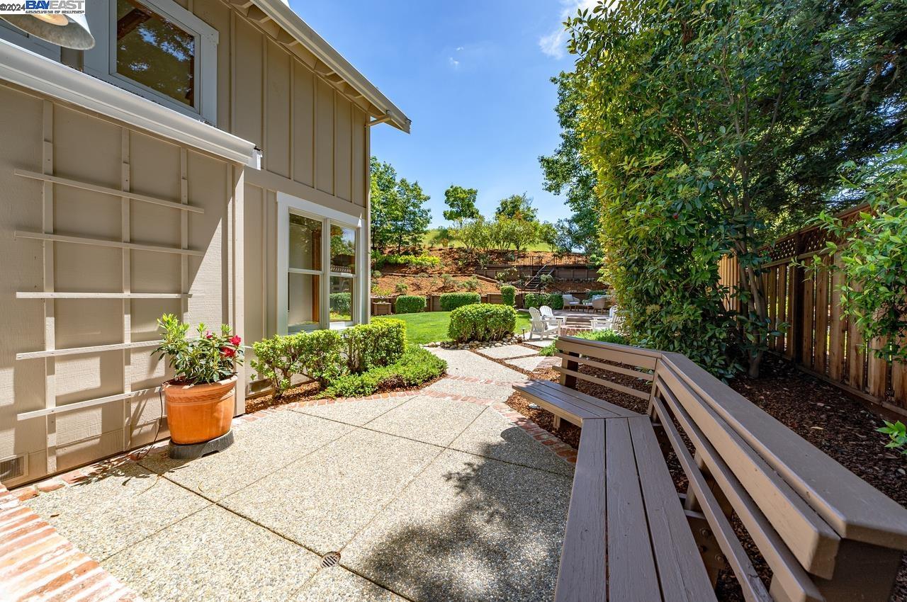 886 Montevino Dr