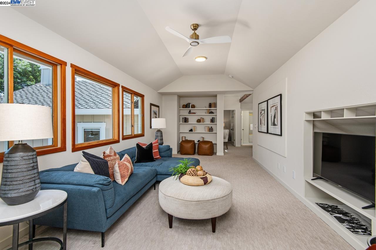 886 Montevino Dr