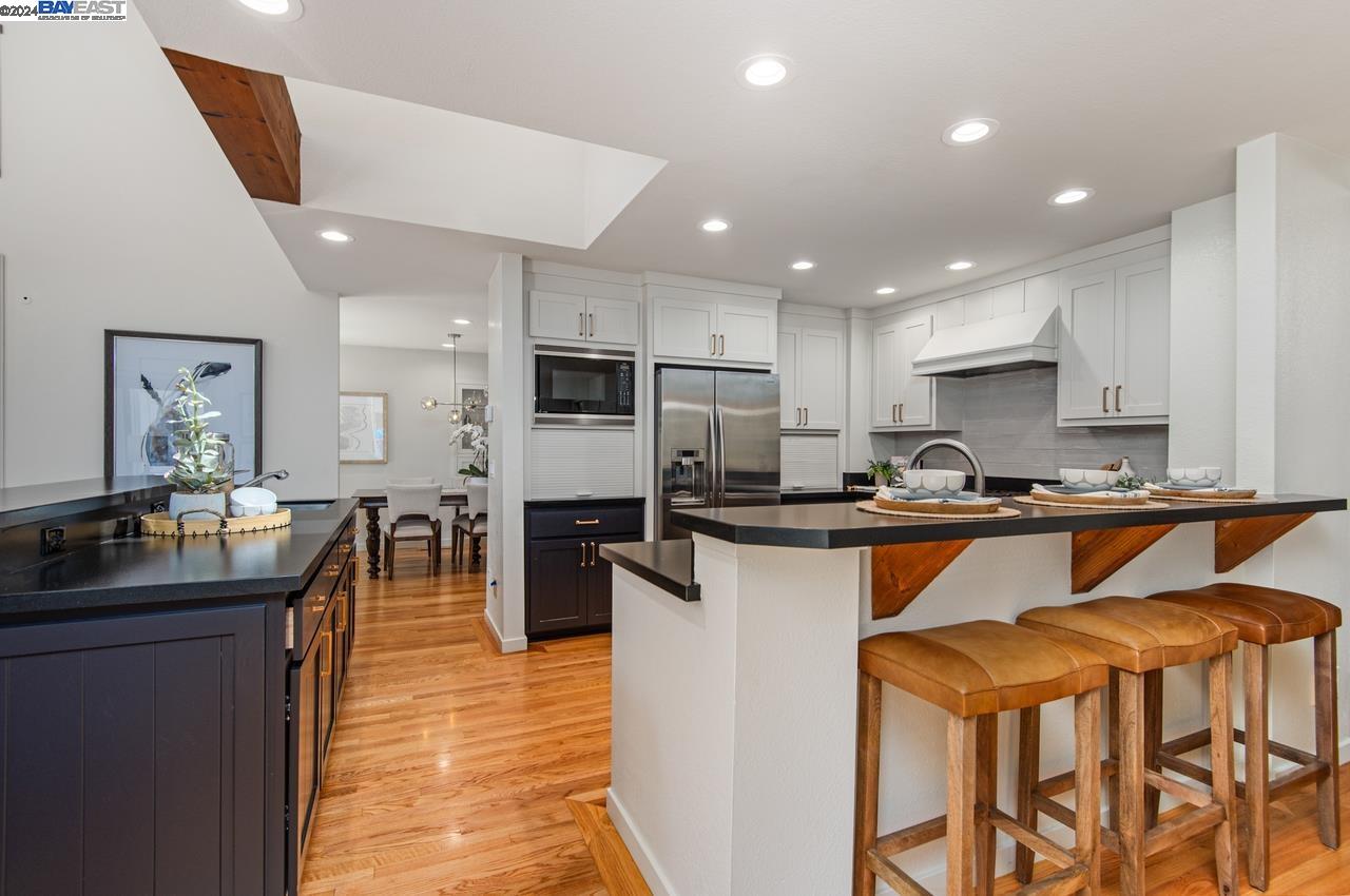 886 Montevino Dr