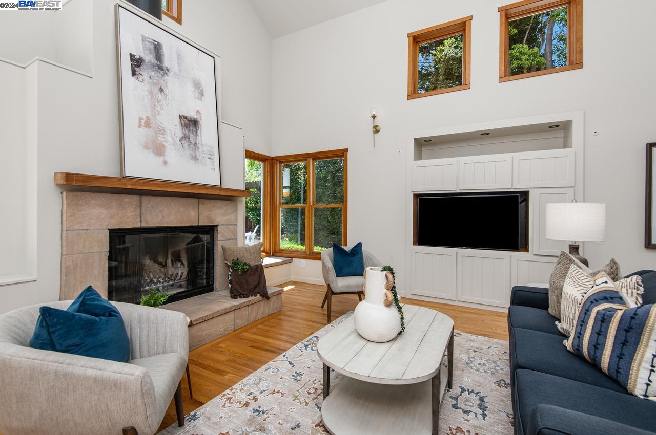 886 Montevino Dr