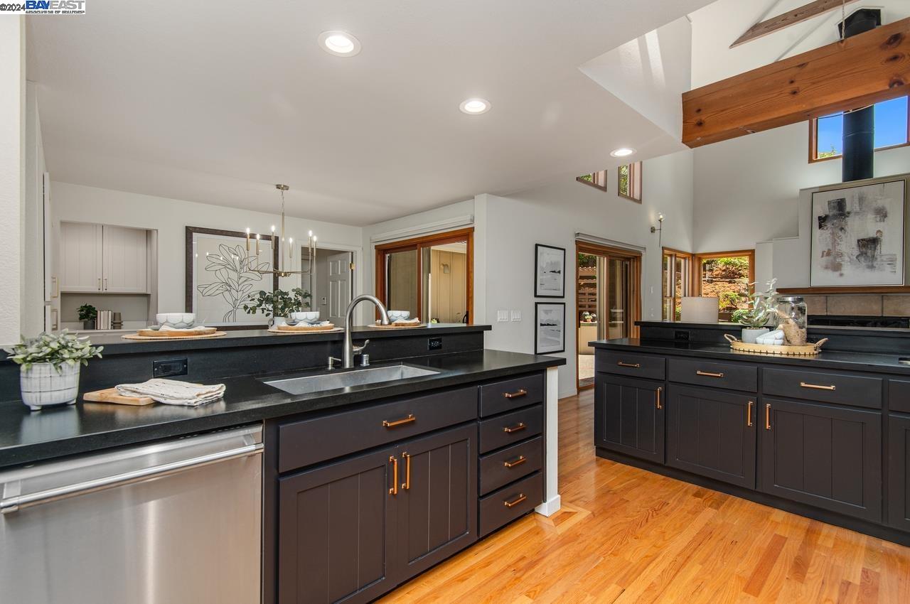 886 Montevino Dr