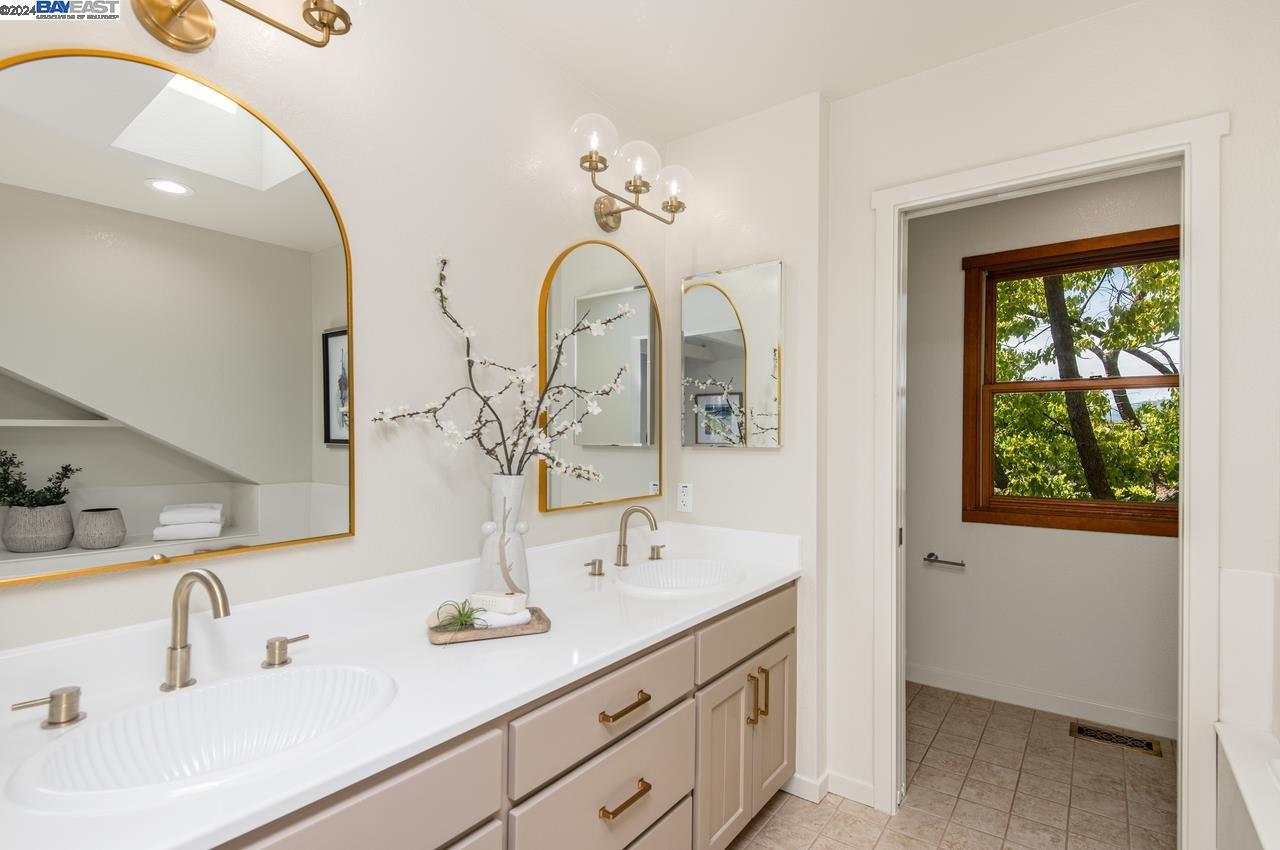 886 Montevino Dr