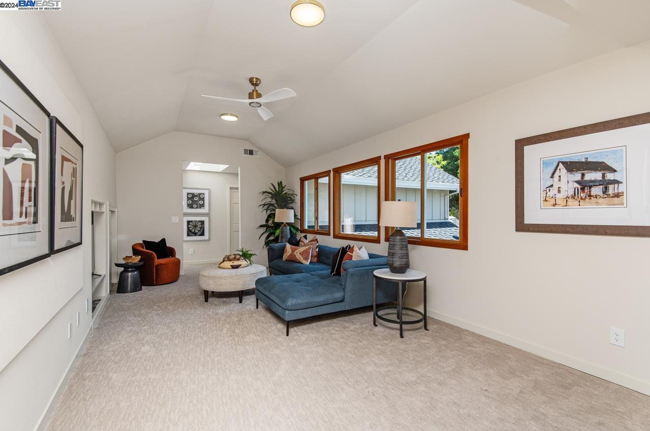 886 Montevino Dr