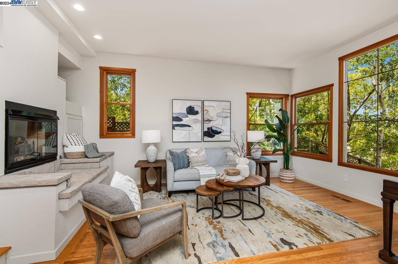 886 Montevino Dr