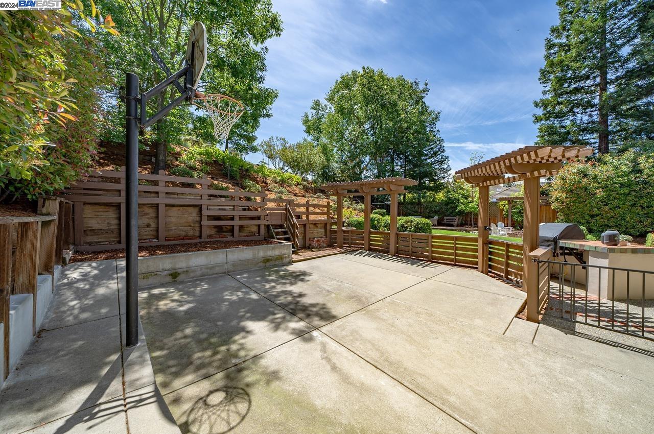 886 Montevino Dr