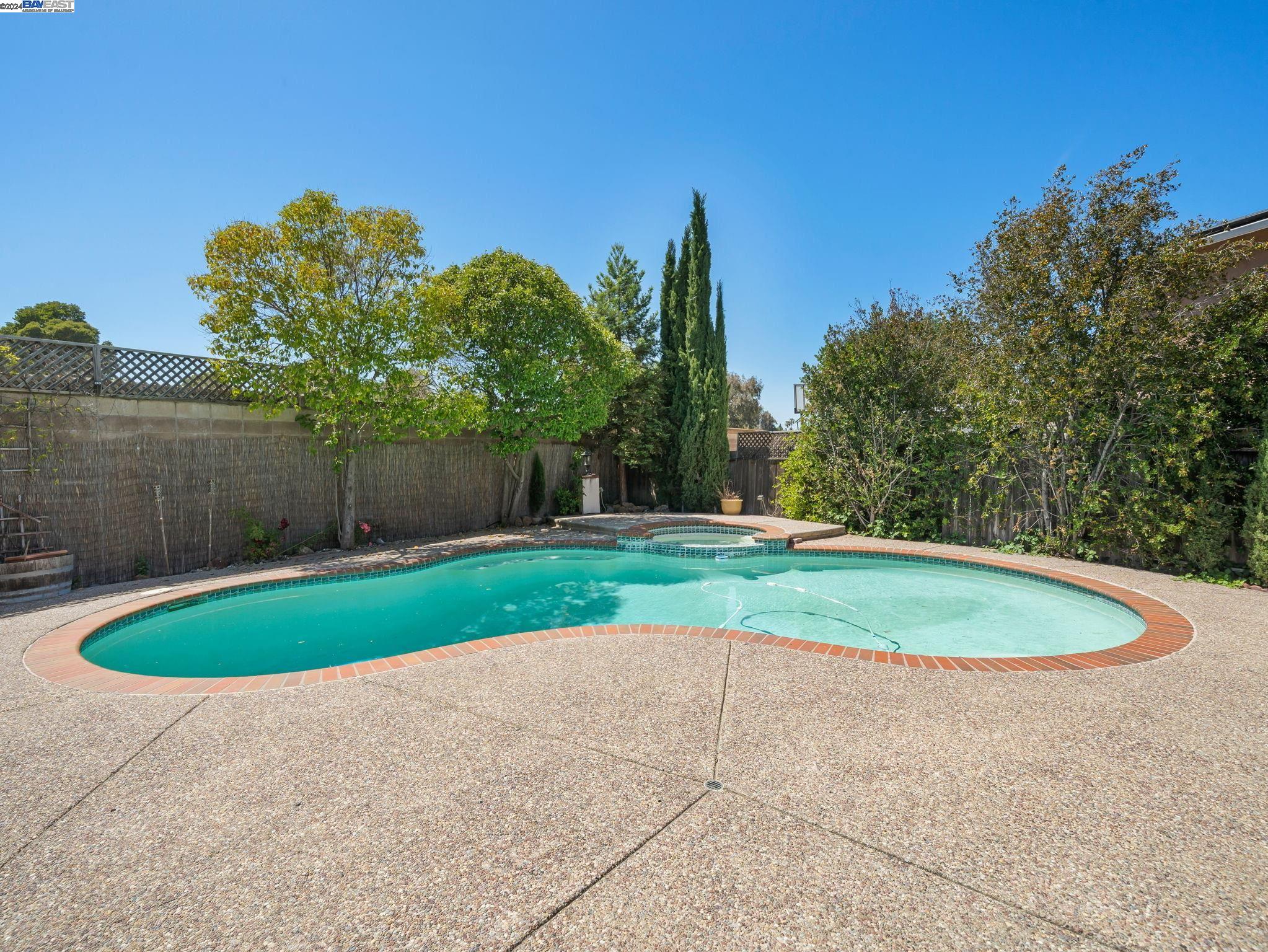 6896 Heath Ct