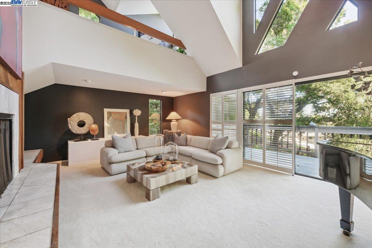 391 Oak Ln
