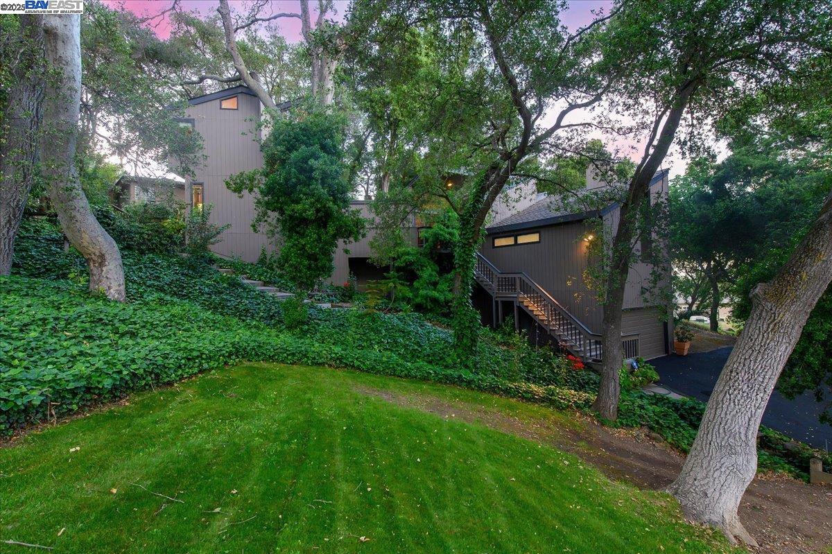 391 Oak Ln