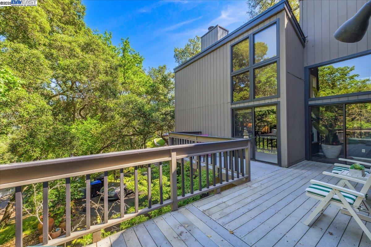 391 Oak Ln