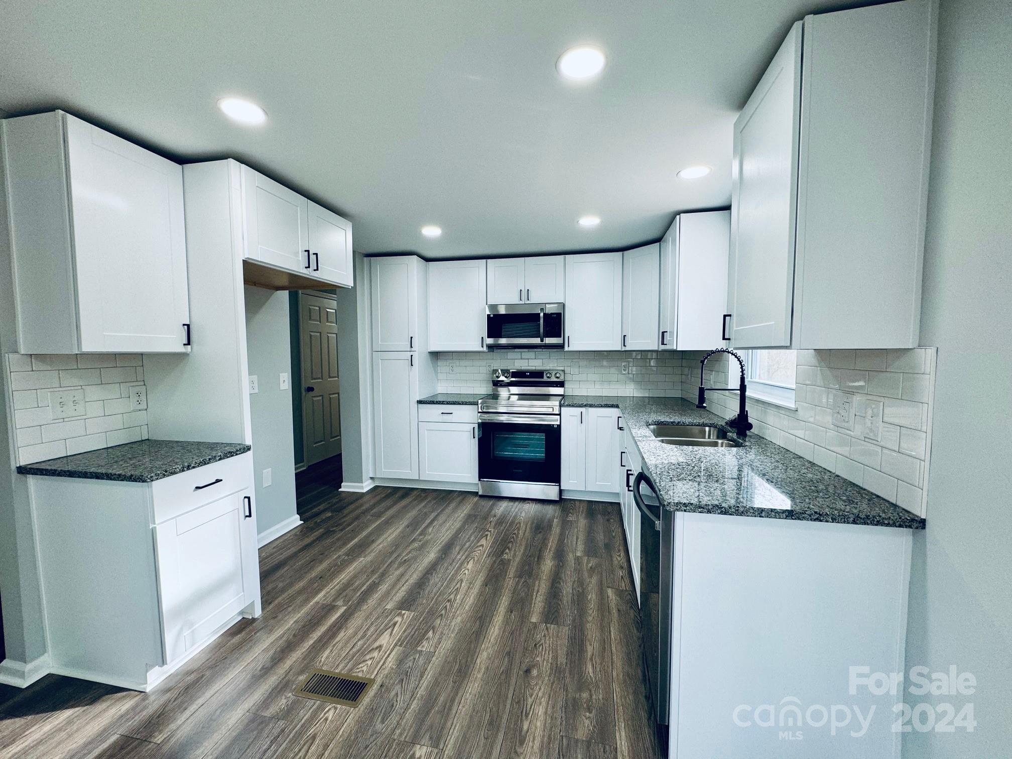 8234 Ivy Hollow Drive