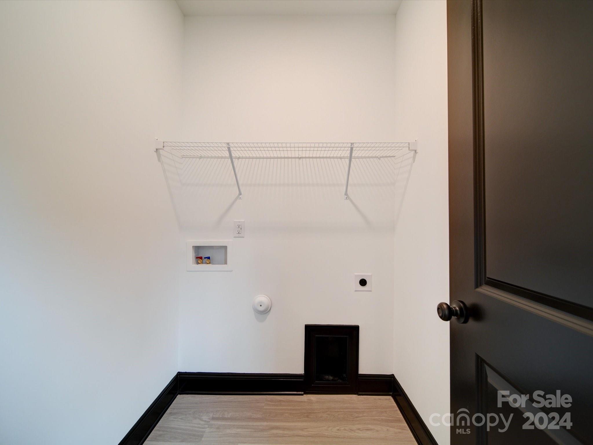 346 Camden Court NW