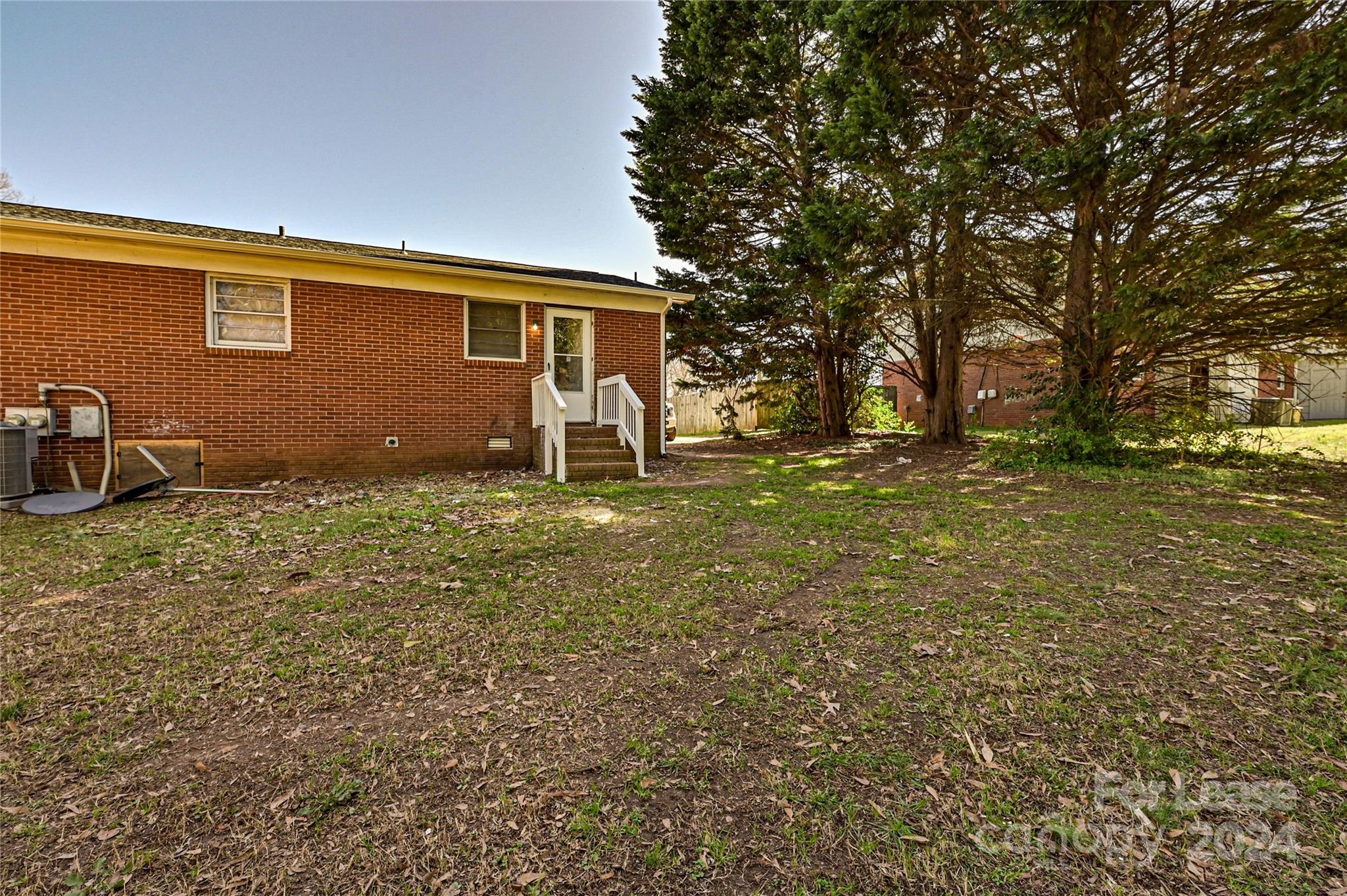 319 Hamilton Drive NE