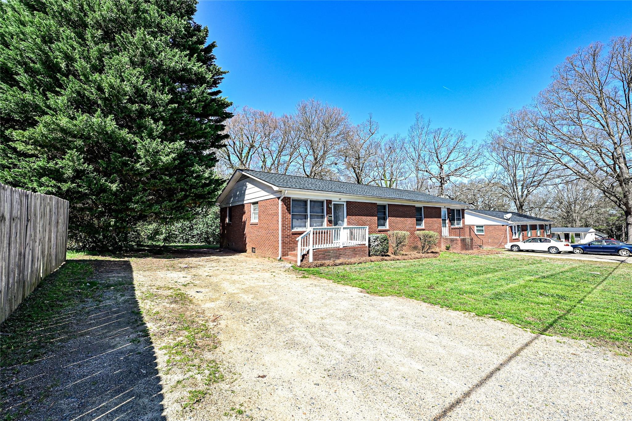 319 Hamilton Drive NE