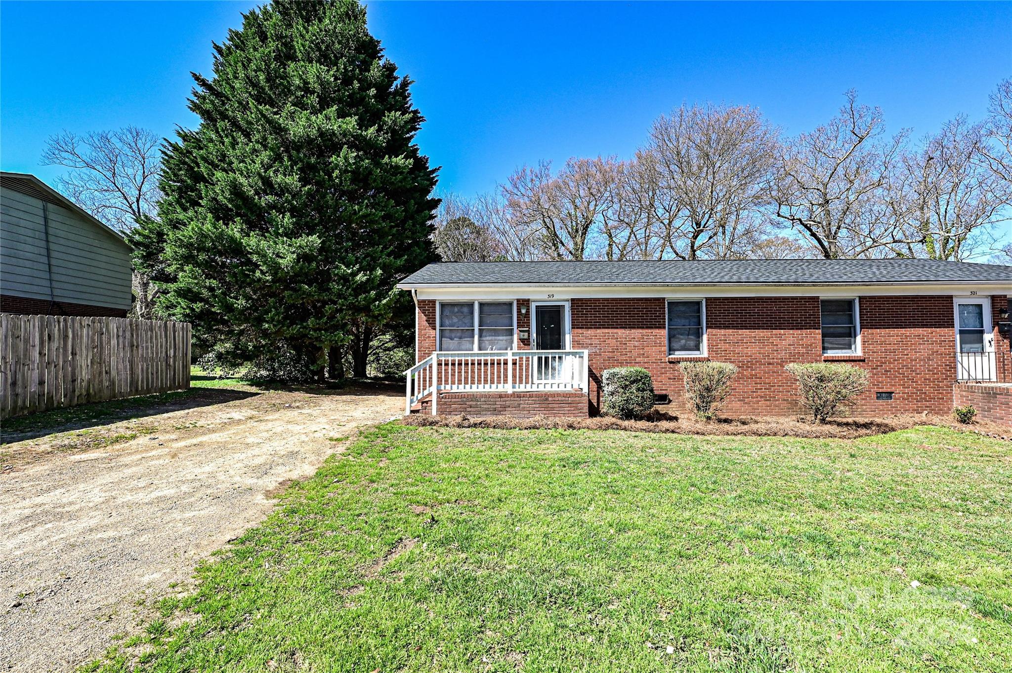 319 Hamilton Drive NE
