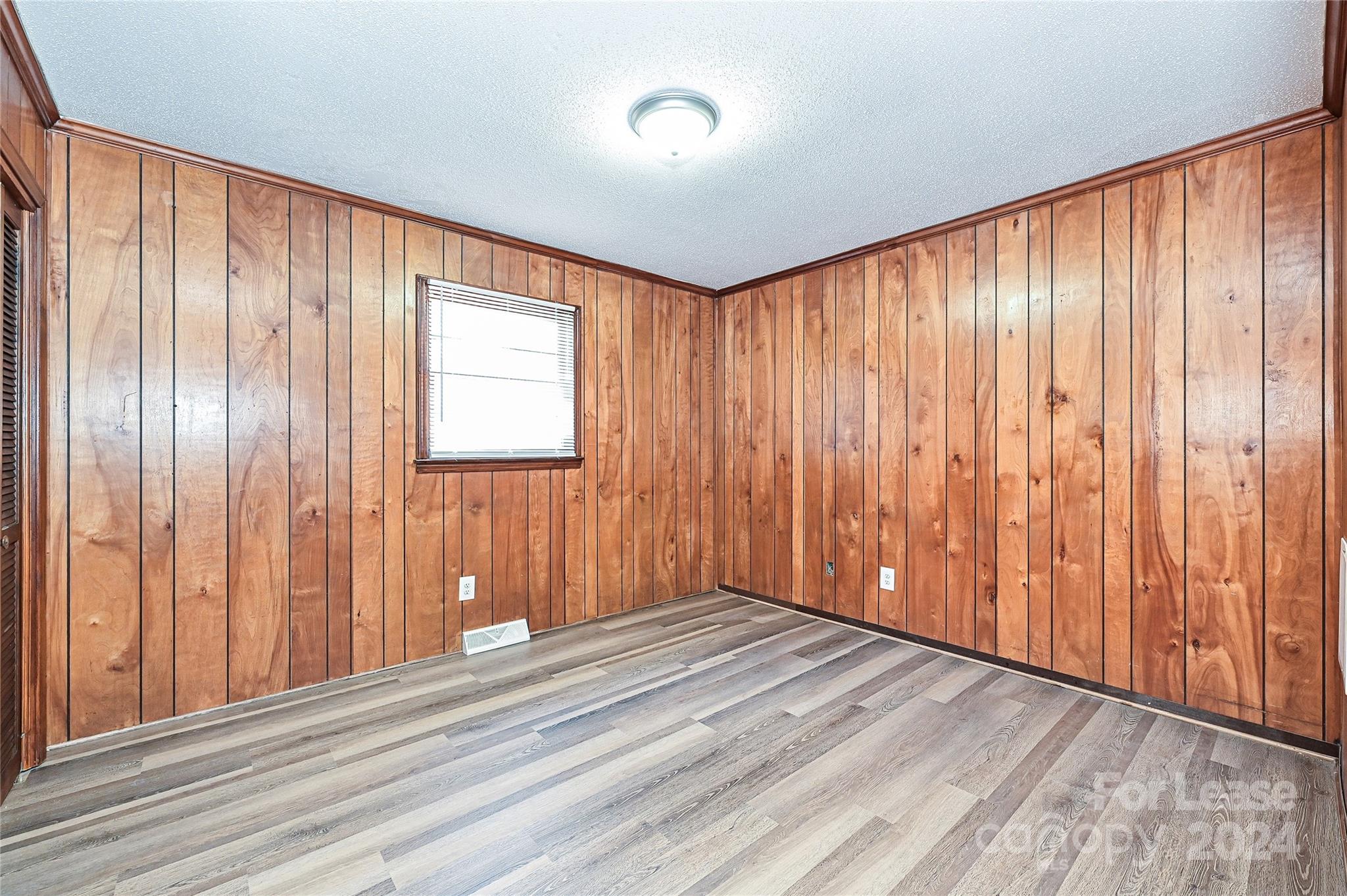 319 Hamilton Drive NE