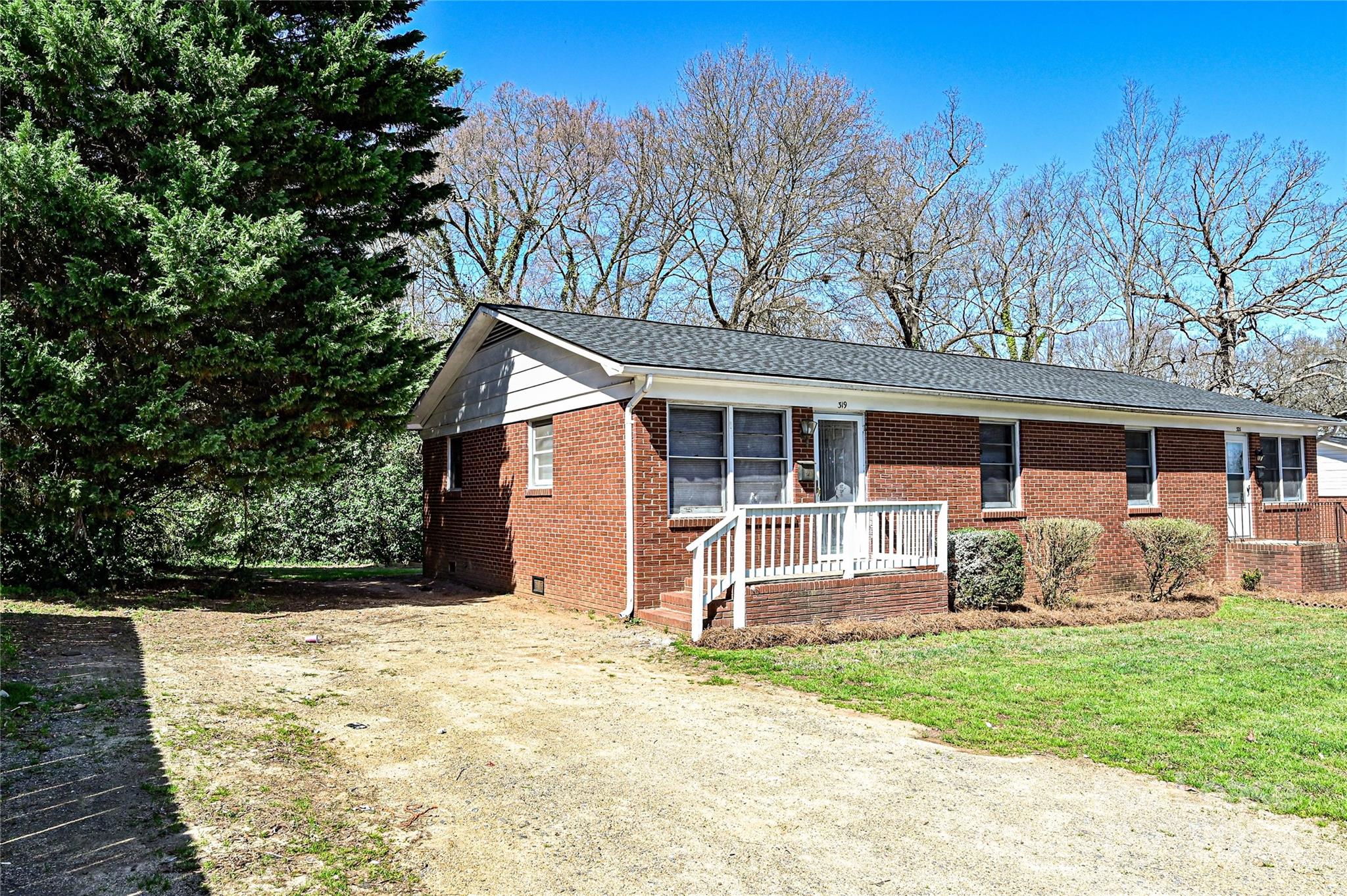 319 Hamilton Drive NE