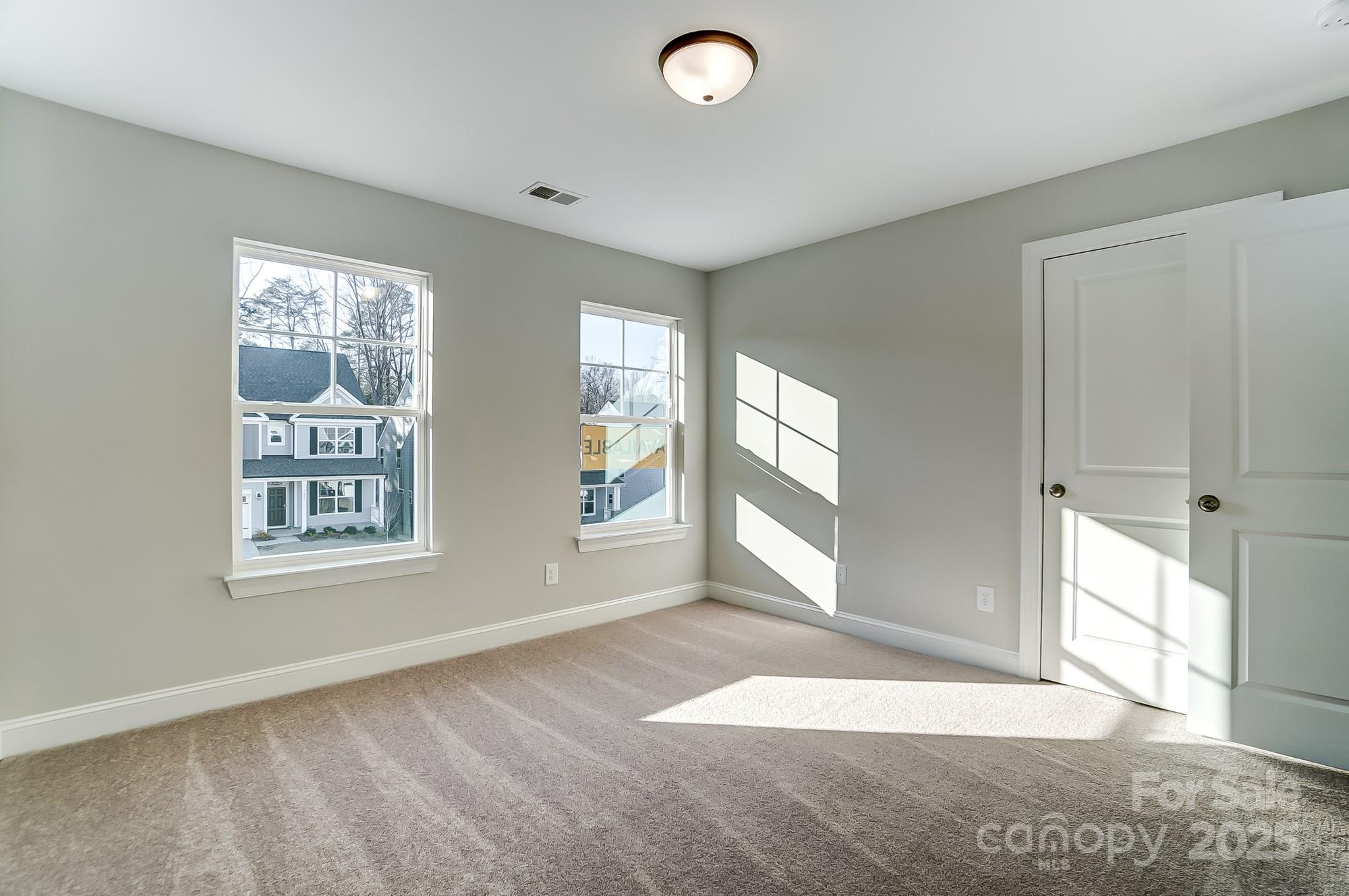 130 Summerhill Drive Unit: 16