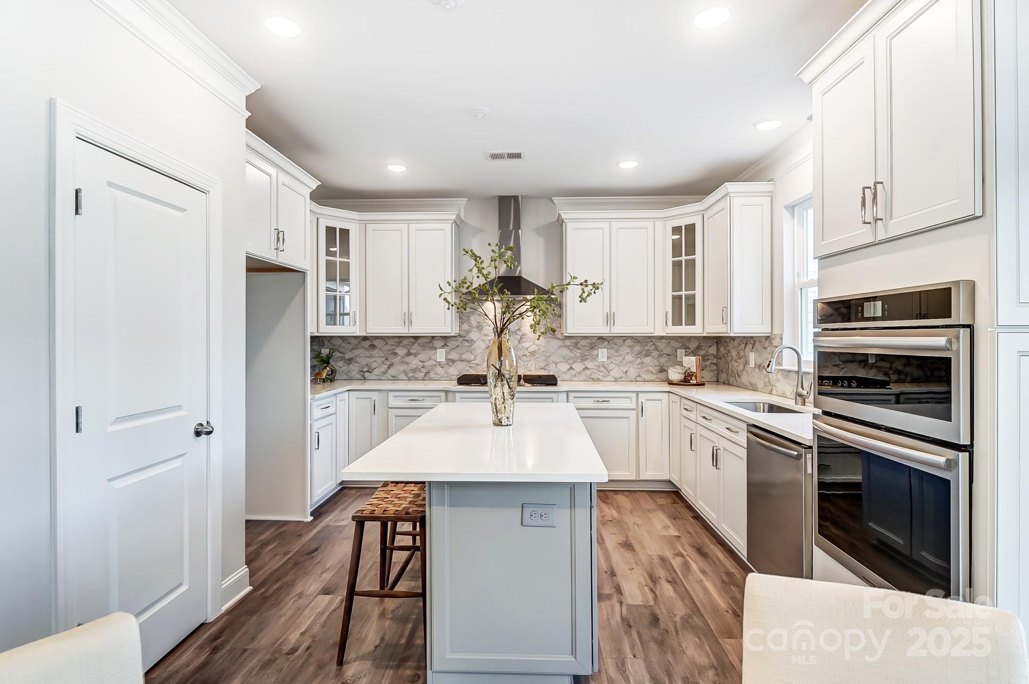 130 Summerhill Drive Unit: 16