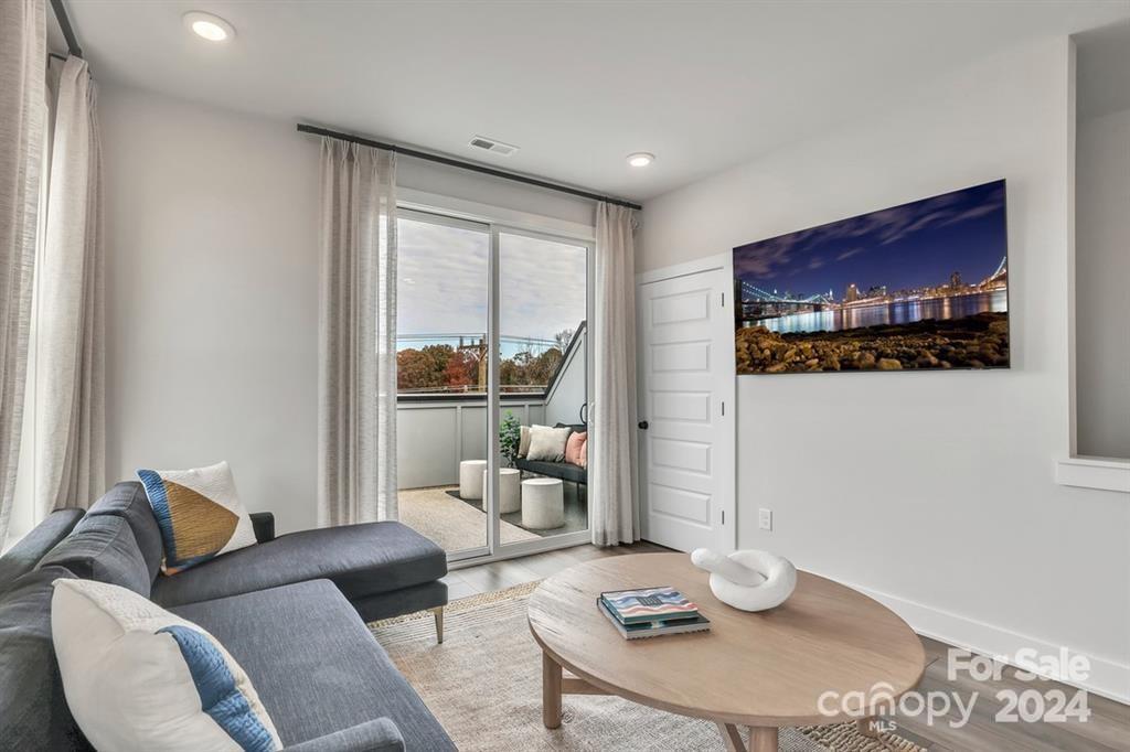 405 Blairhill Road Unit: 15