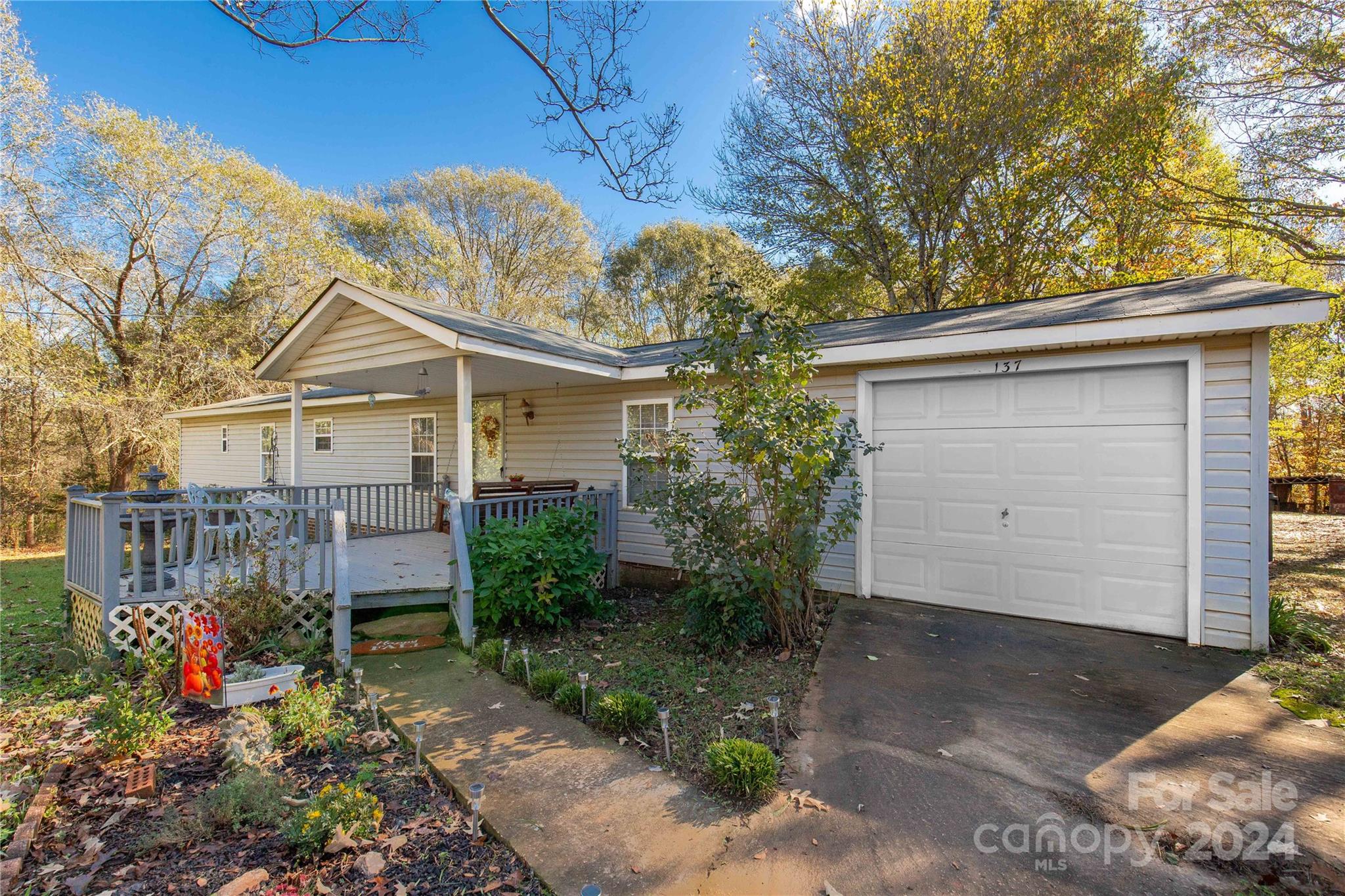 137 Twisted Oak Lane