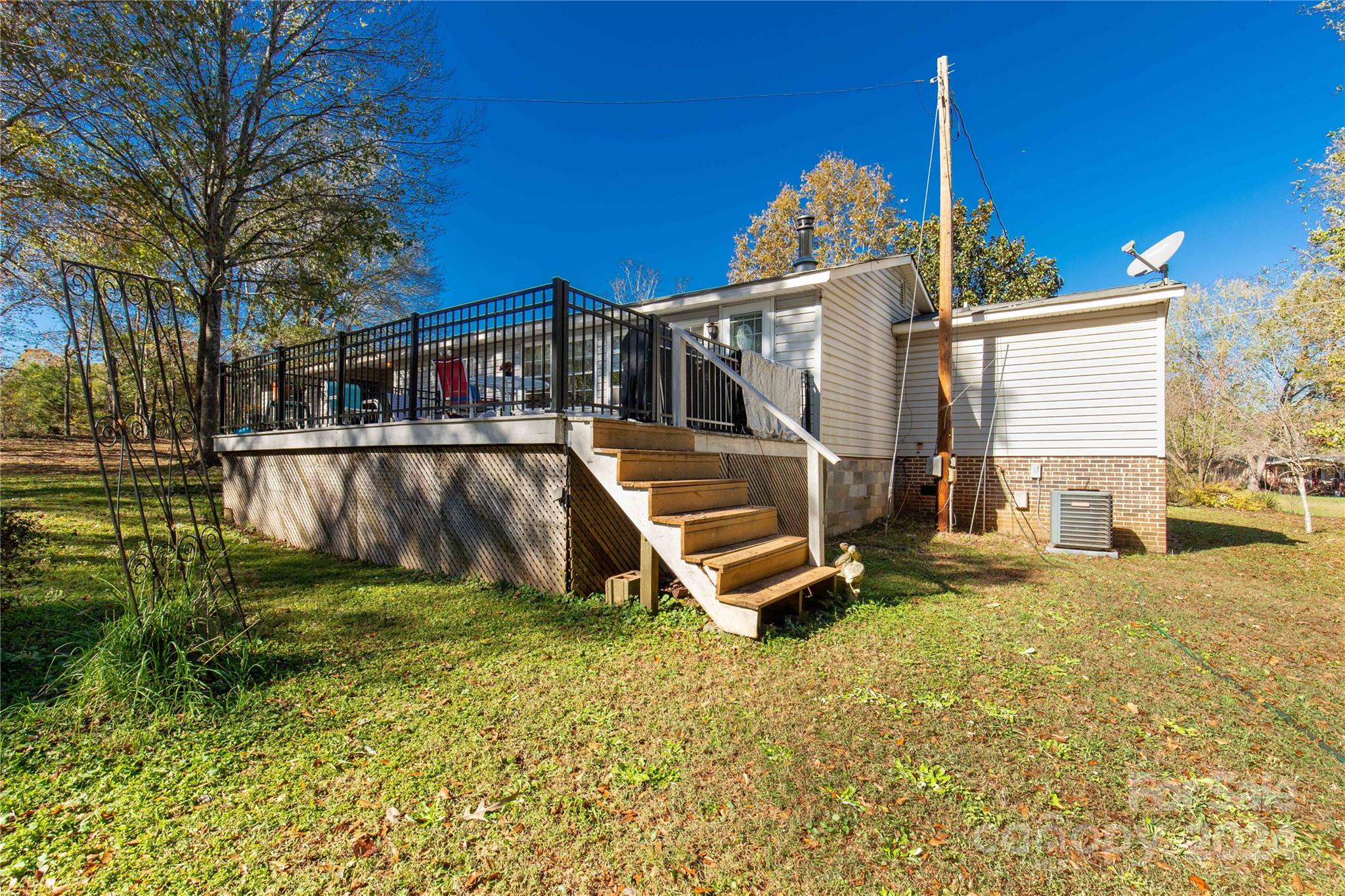 137 Twisted Oak Lane