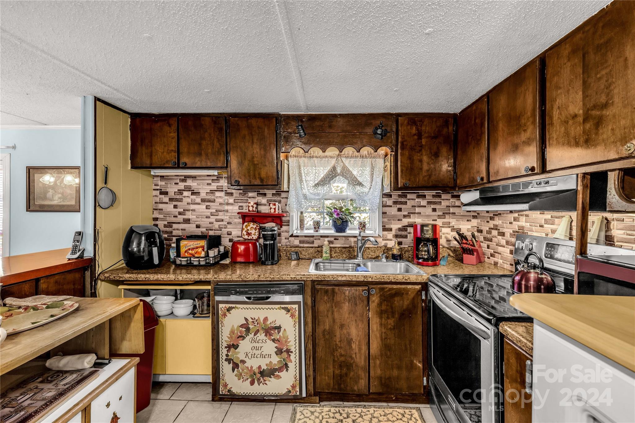 137 Twisted Oak Lane
