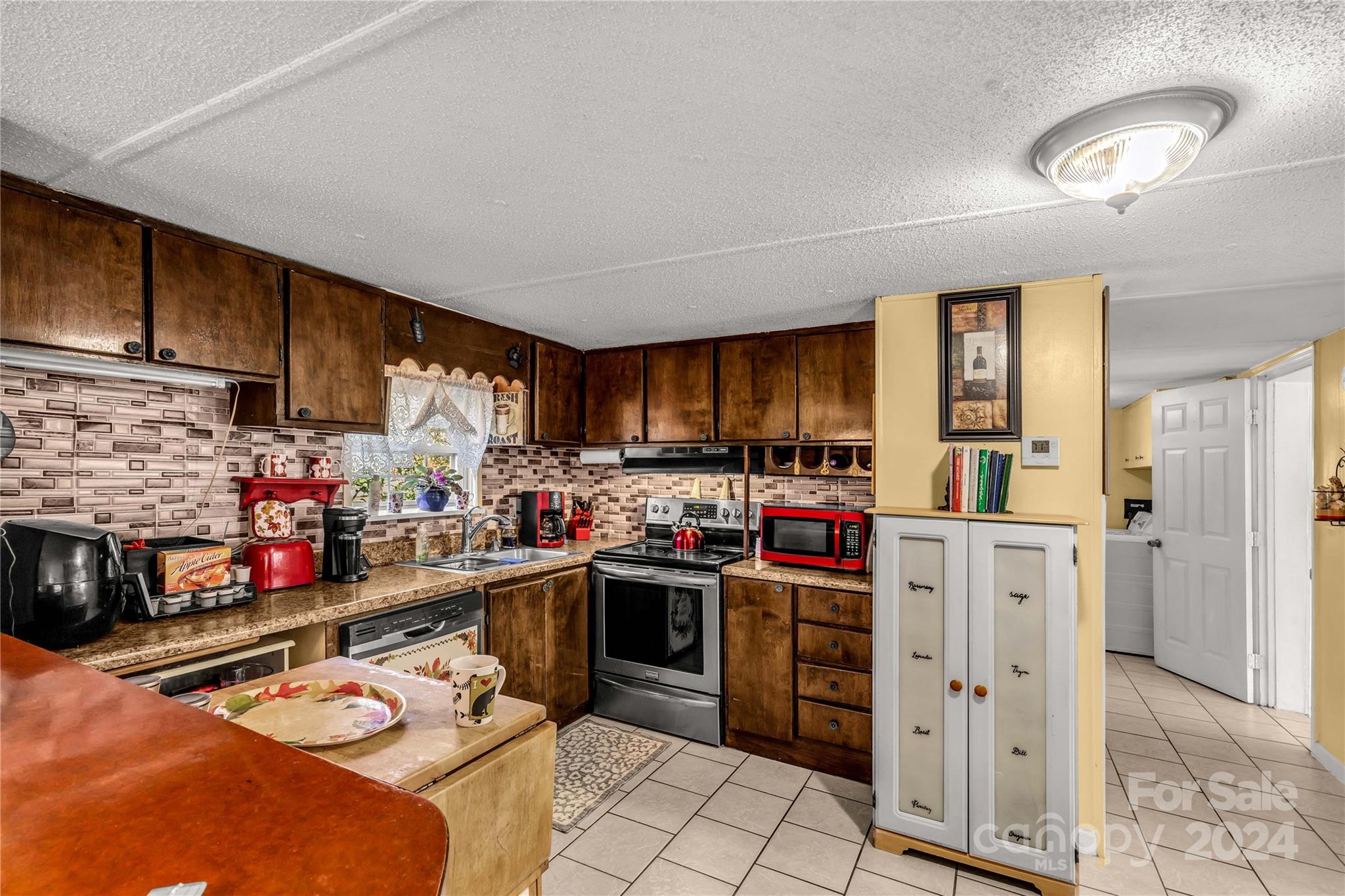 137 Twisted Oak Lane