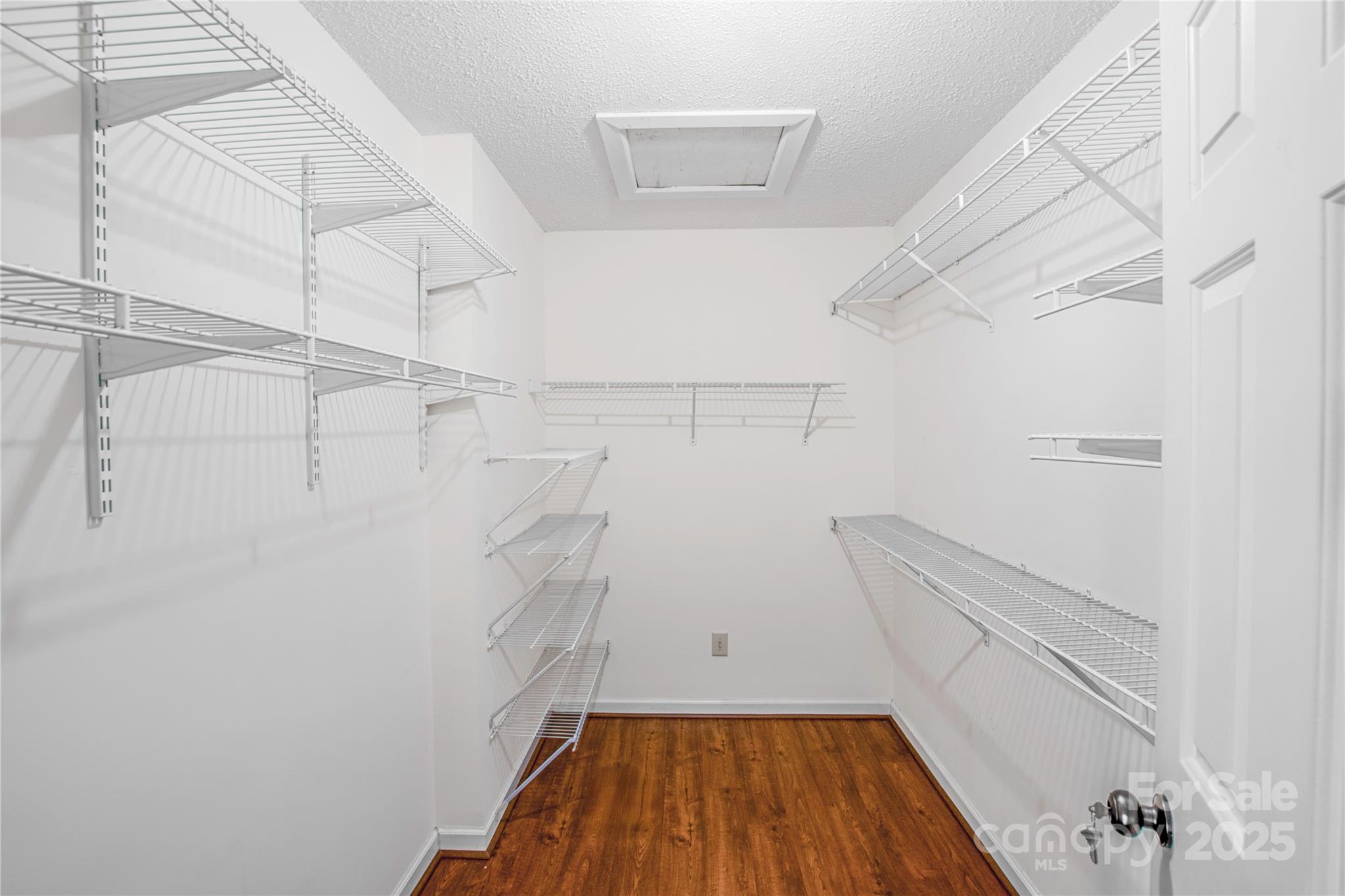 12012 Stainsby Lane