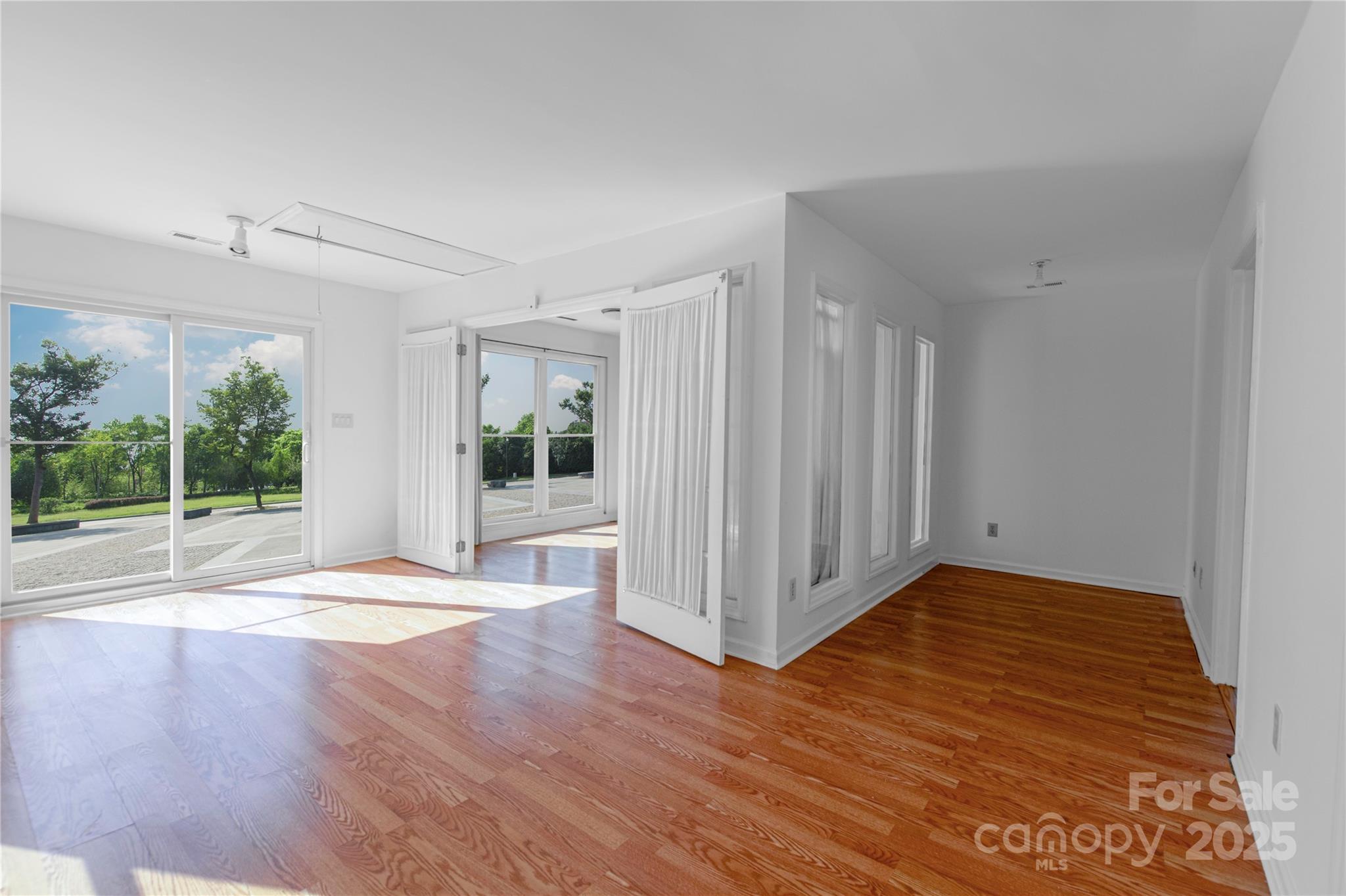 12012 Stainsby Lane