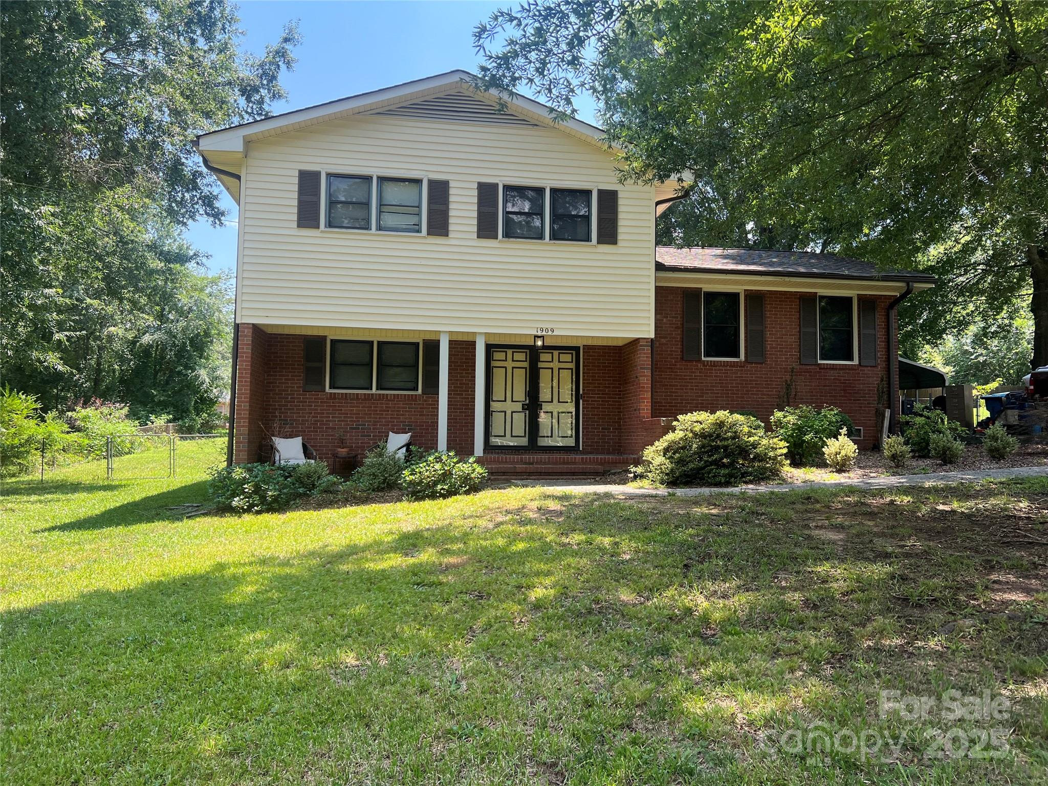 1909 Normandy Road