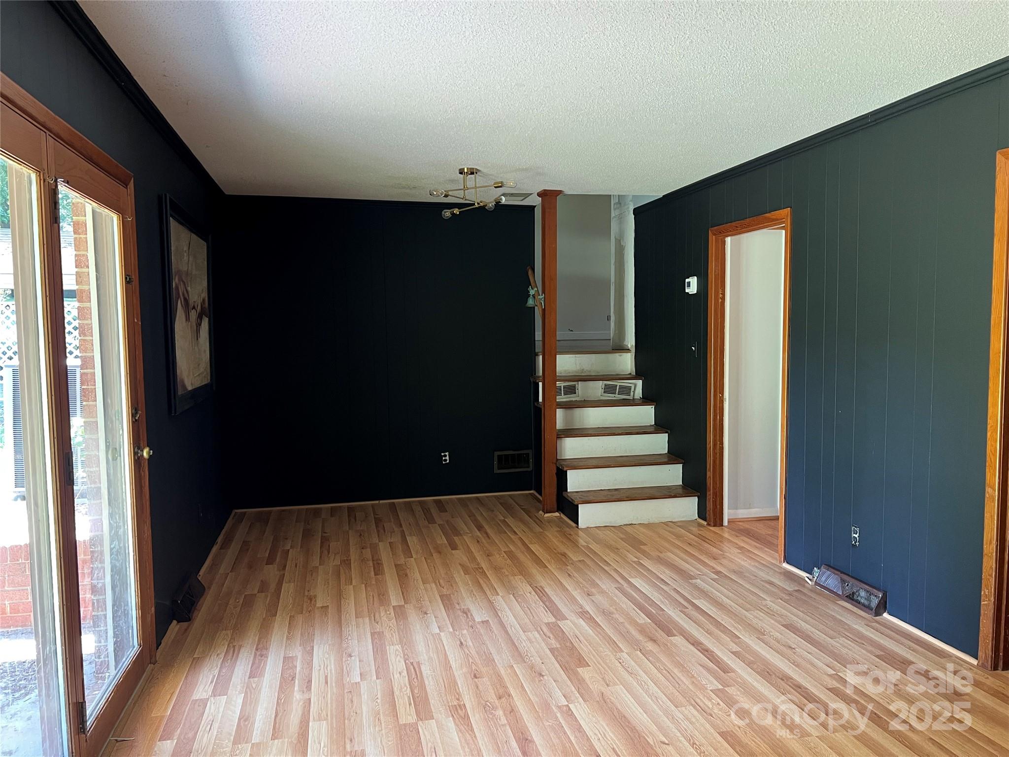1909 Normandy Road