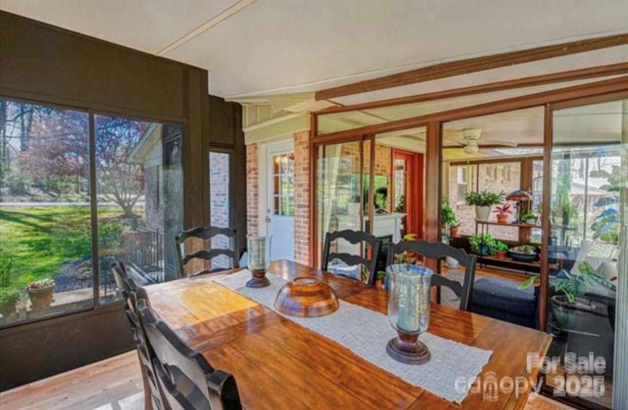8 Northbrook Drive