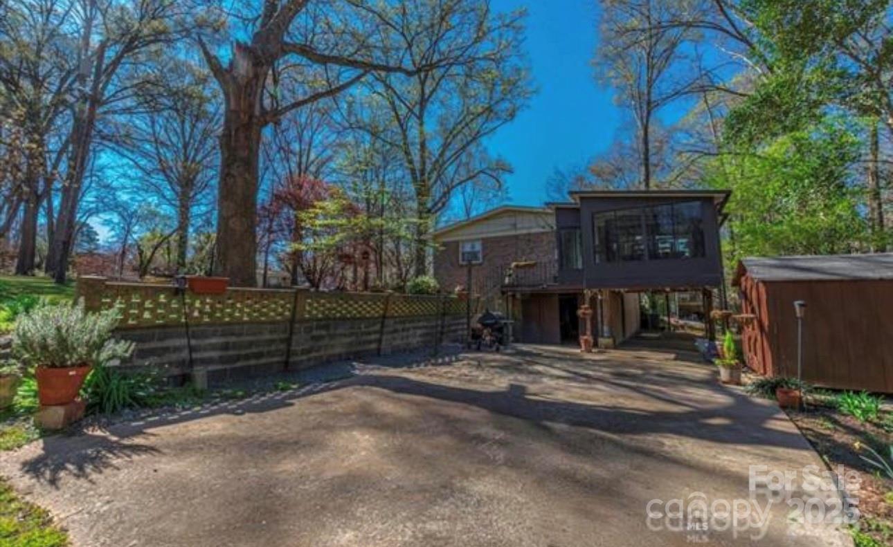 8 Northbrook Drive