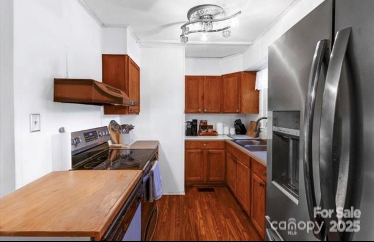 8 Northbrook Drive