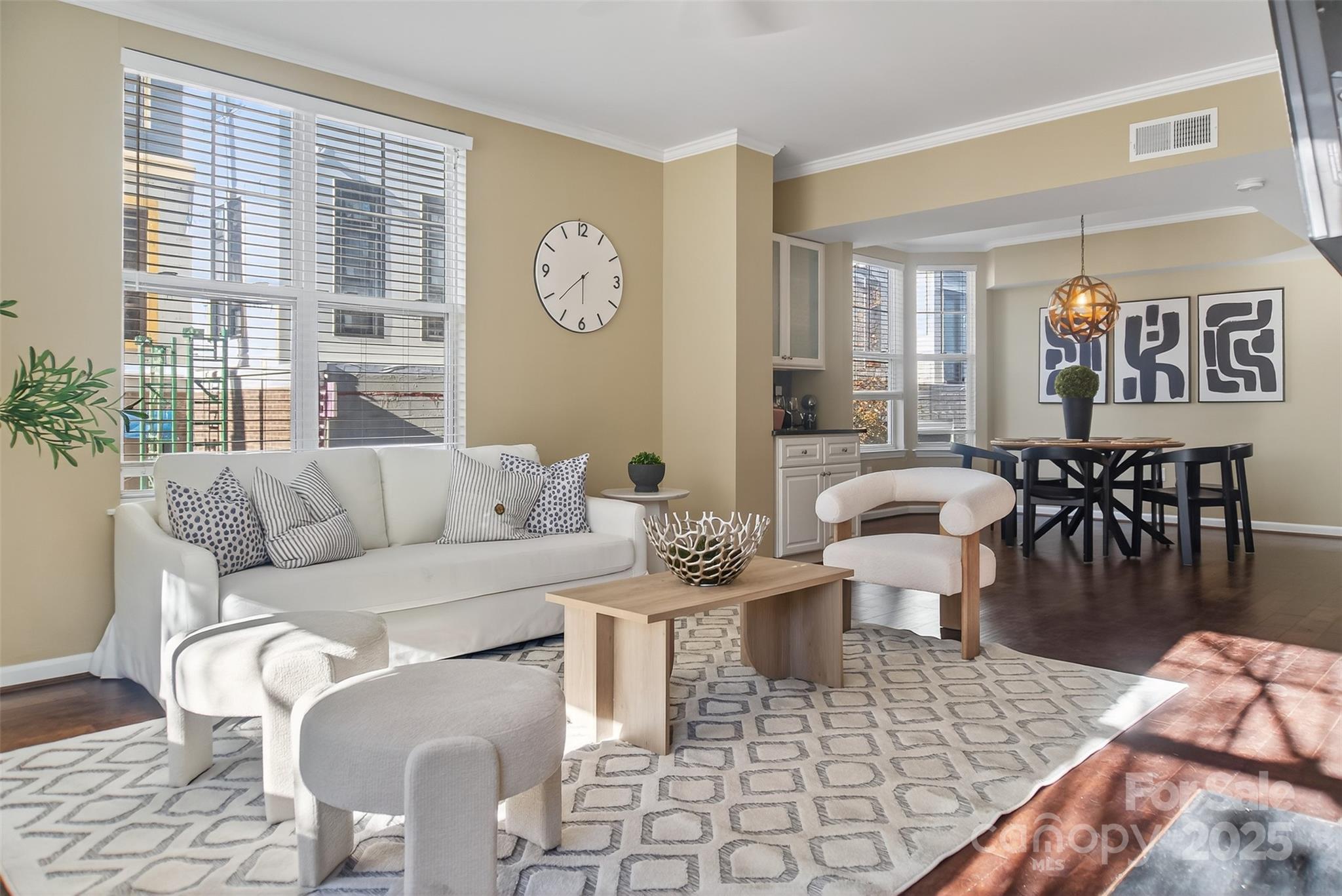 405 W 7th Street Unit: 300