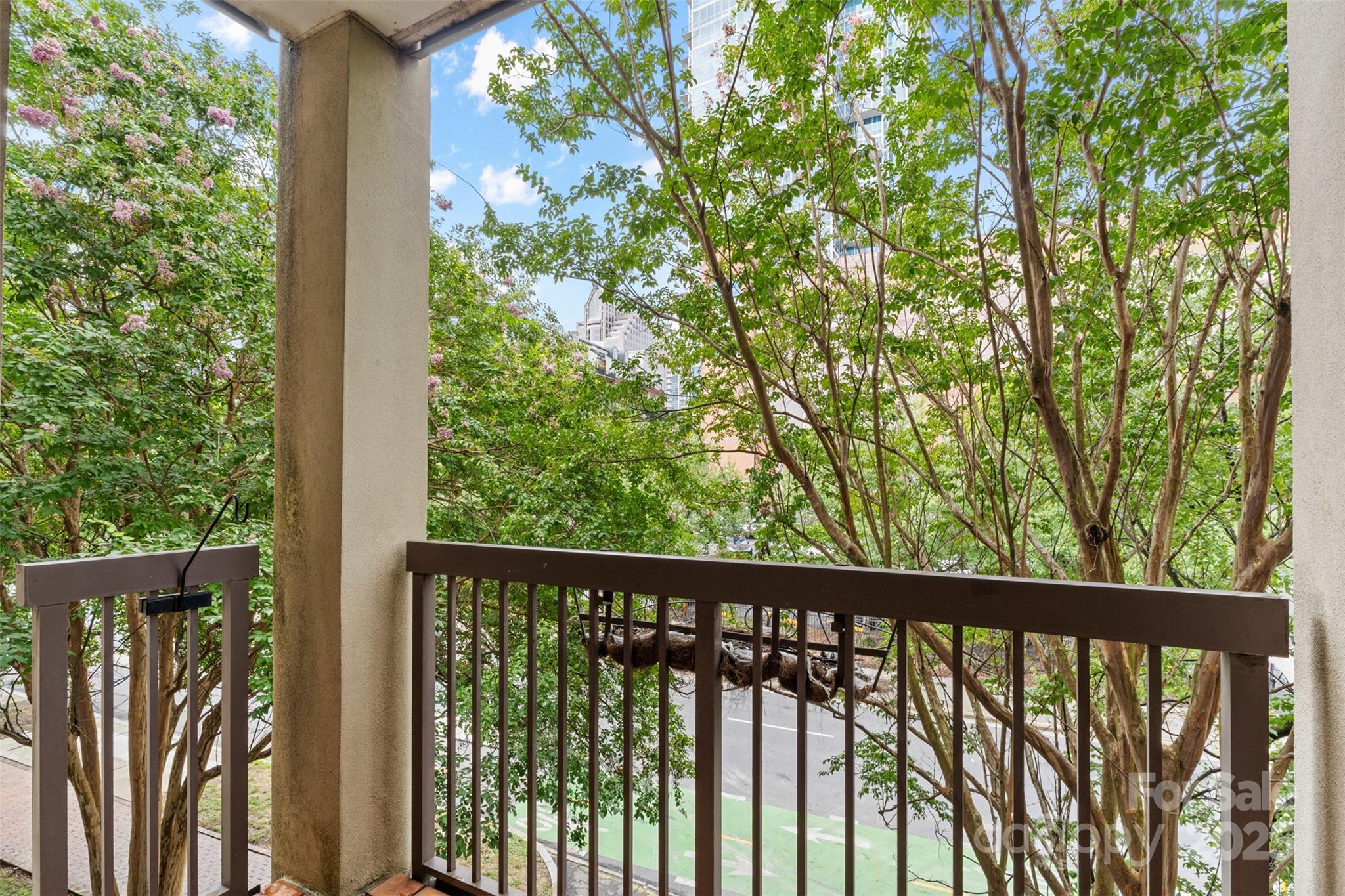 405 W 7th Street Unit: 300