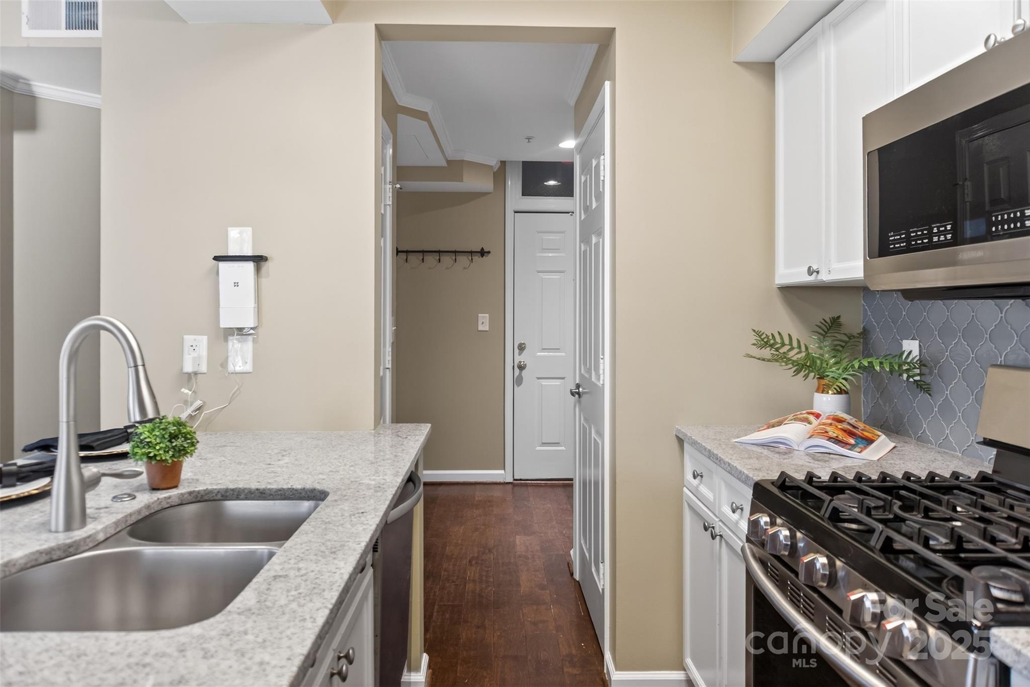 405 W 7th Street Unit: 300