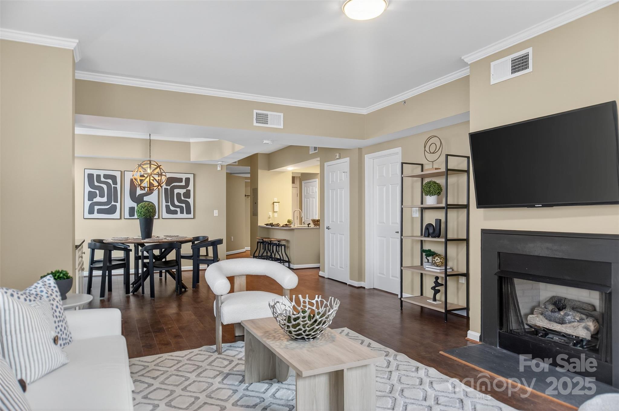 405 W 7th Street Unit: 300