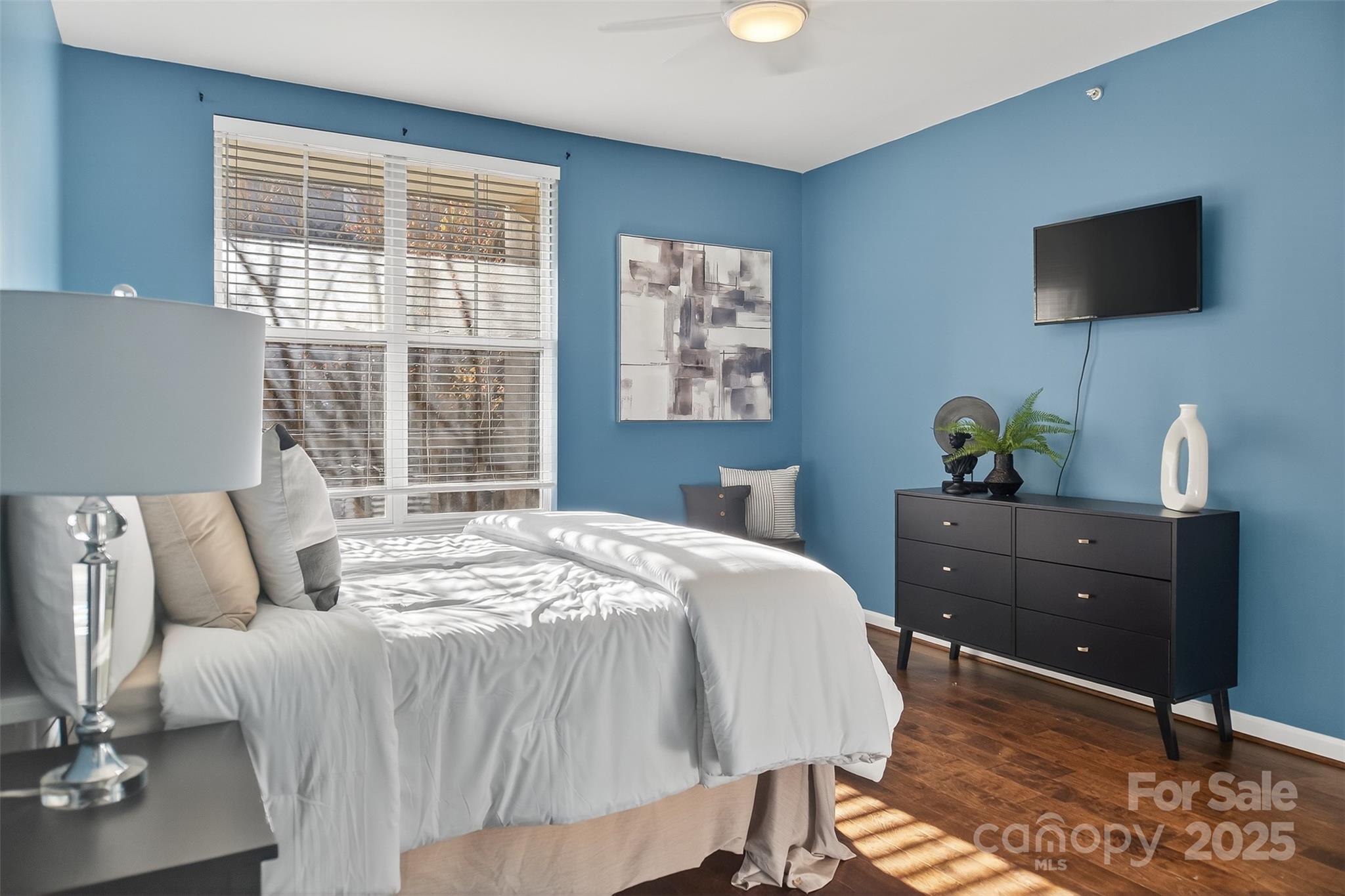 405 W 7th Street Unit: 300