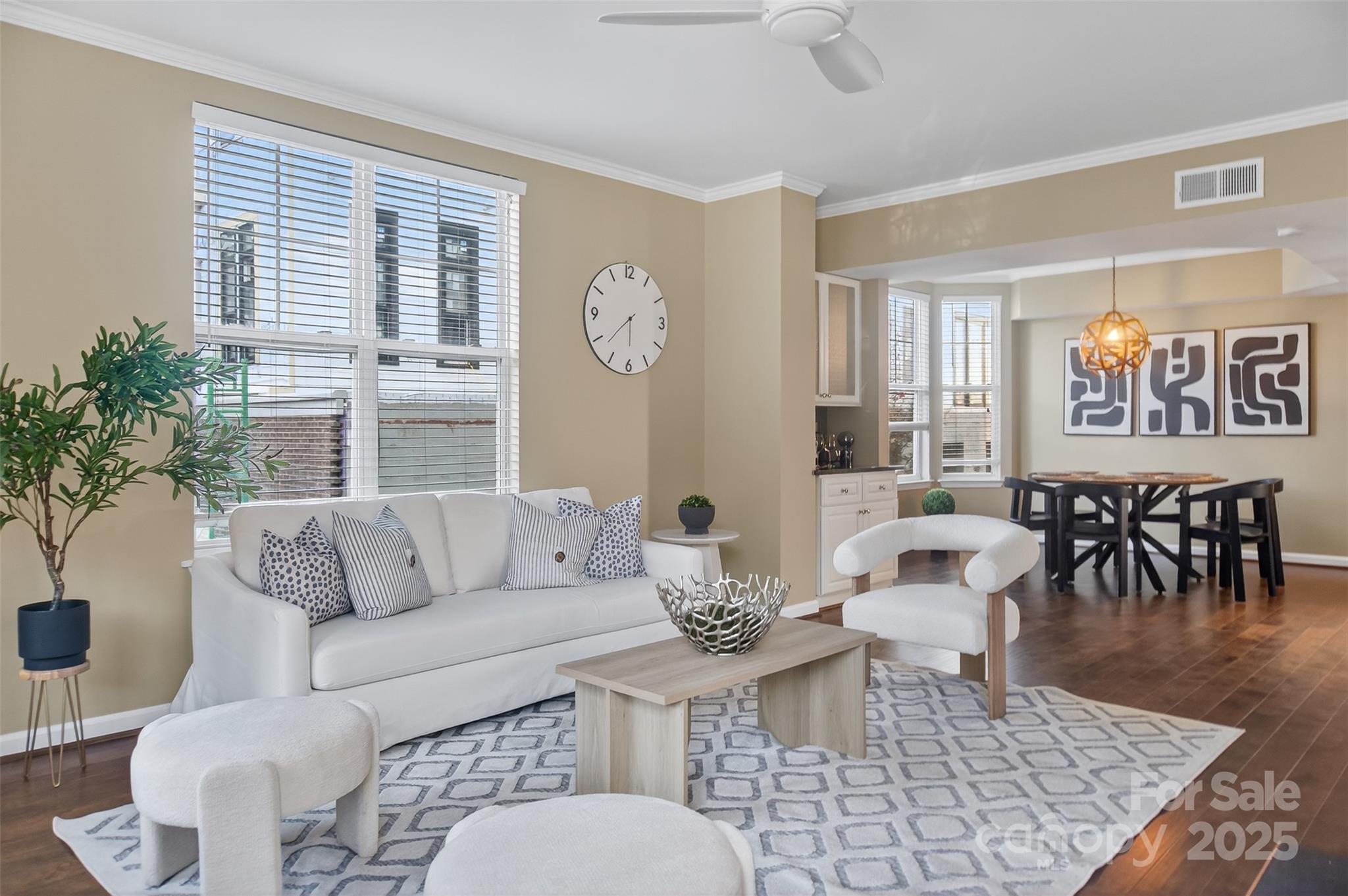 405 W 7th Street Unit: 300