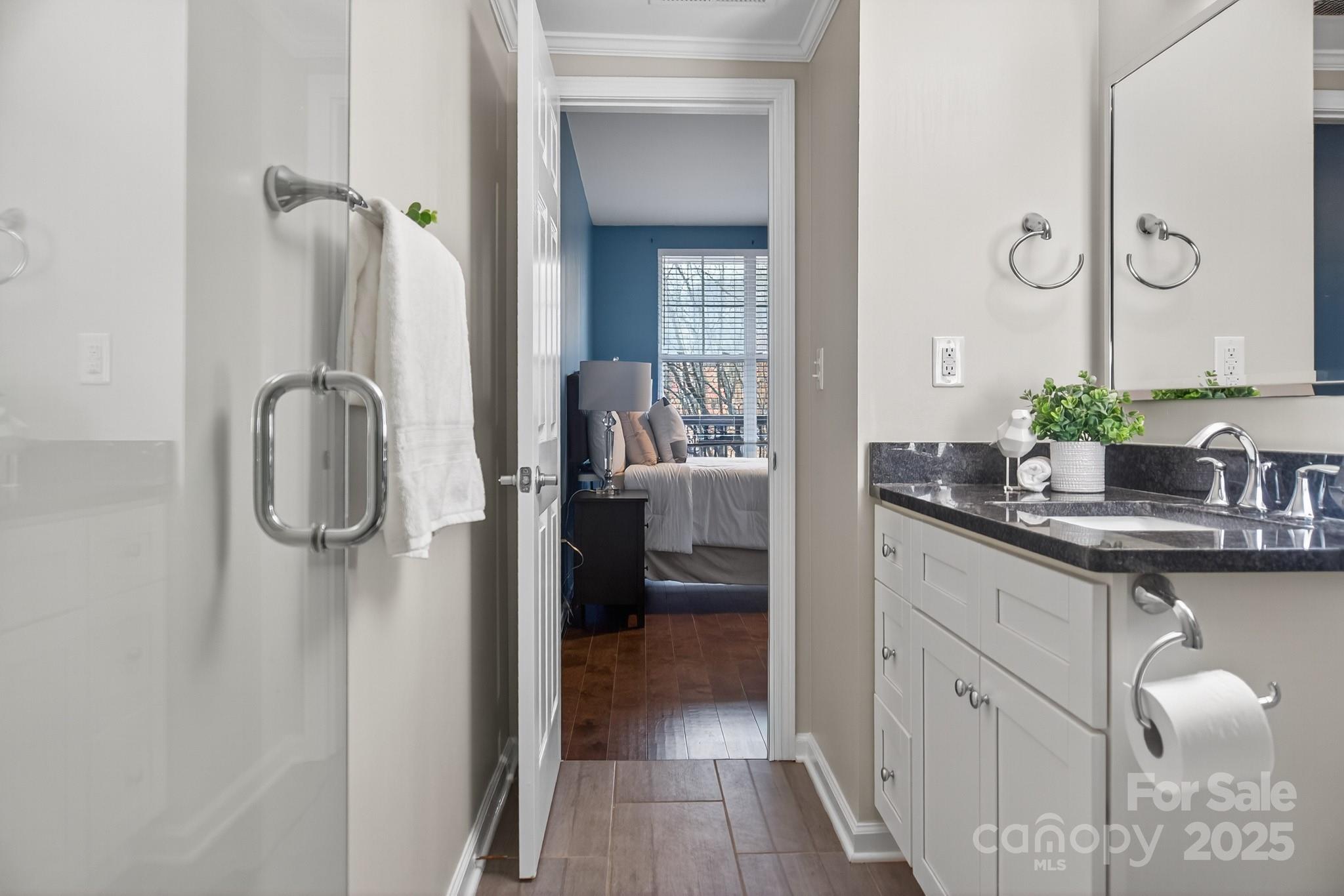 405 W 7th Street Unit: 300