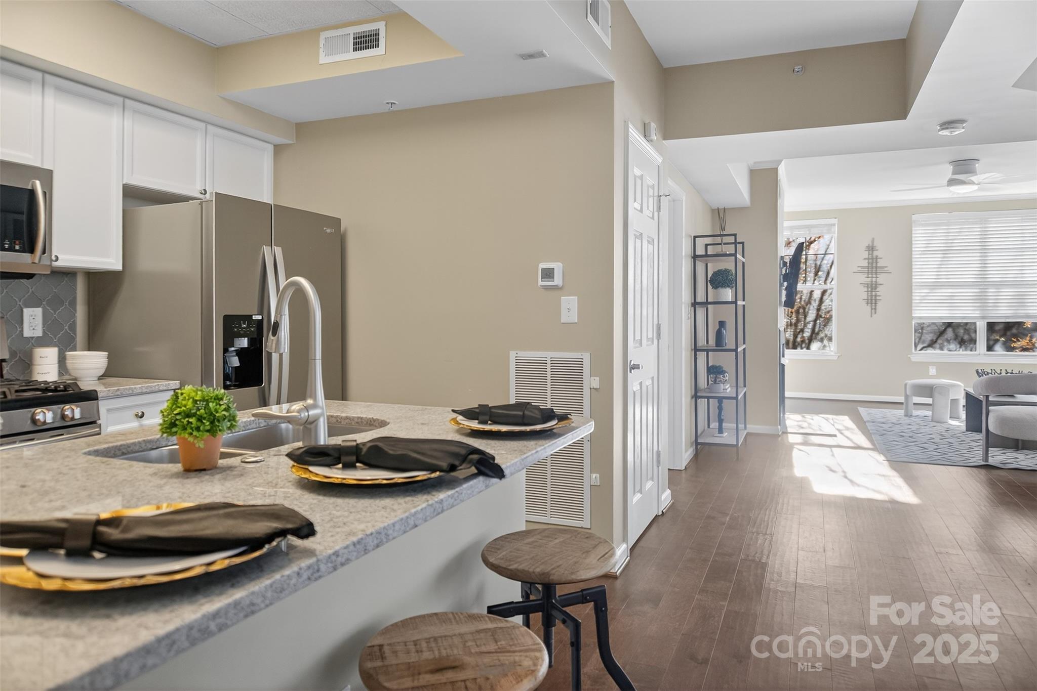 405 W 7th Street Unit: 300